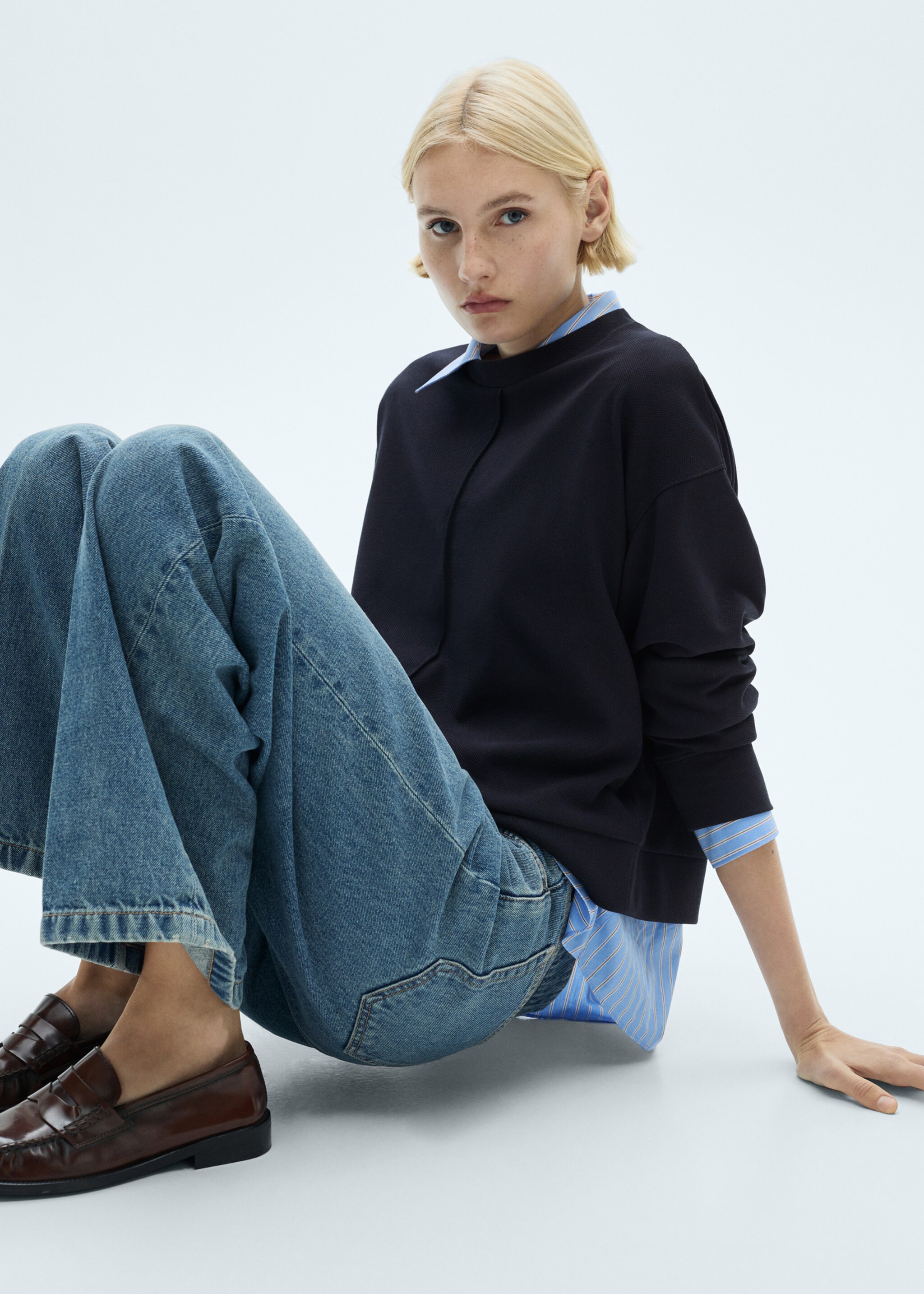 Rundhals-Sweatshirt mit Nahtdetail - Detail des Artikels 2, Dunkles Marineblau. Ref: 87053281-00.