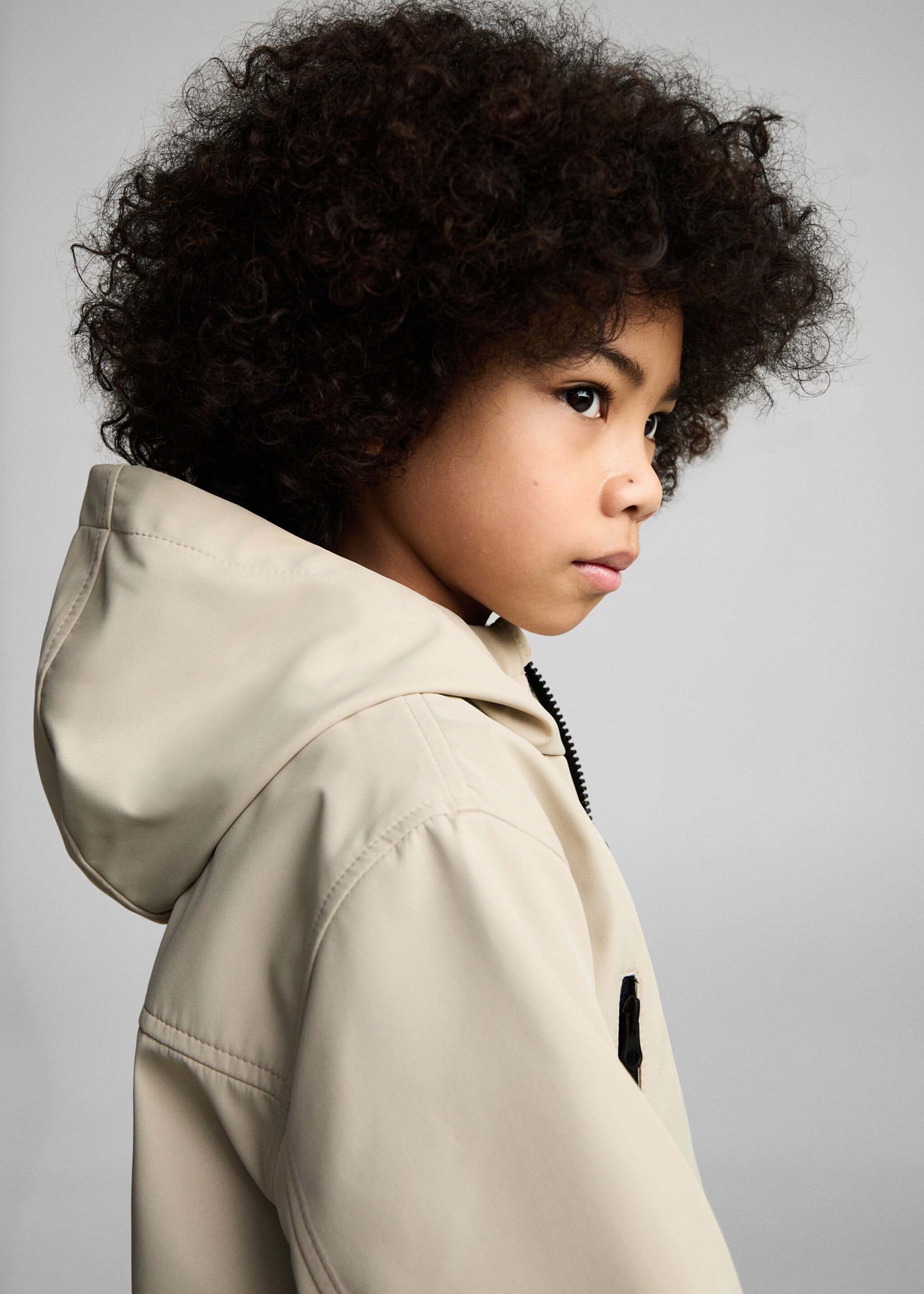 Hooded parka with pocket - Details of the article 1, Sand. Ref: 87053284-00.