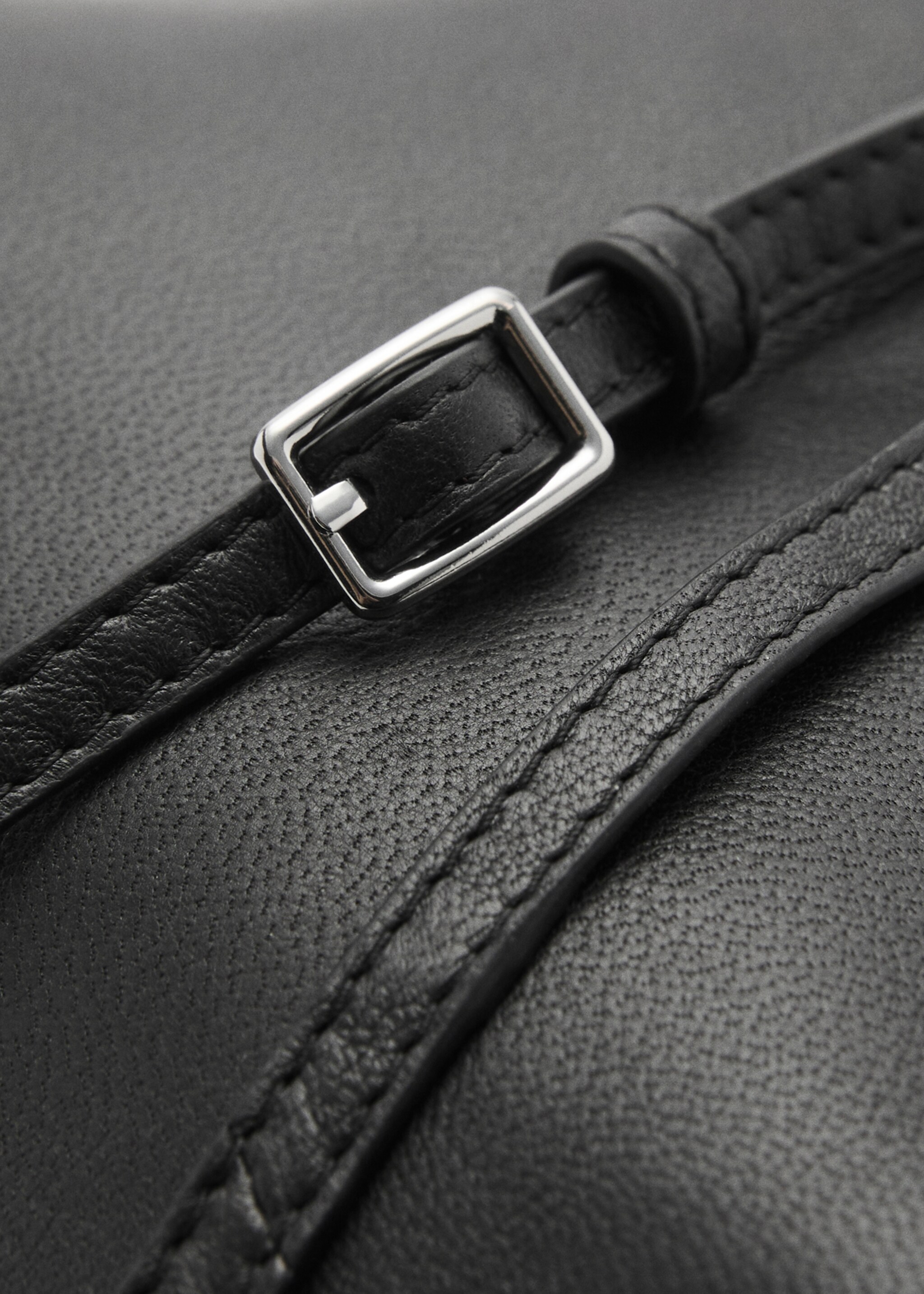 Sack-style leather bag - Details of the article 1, Black. Ref: 87053292-00.