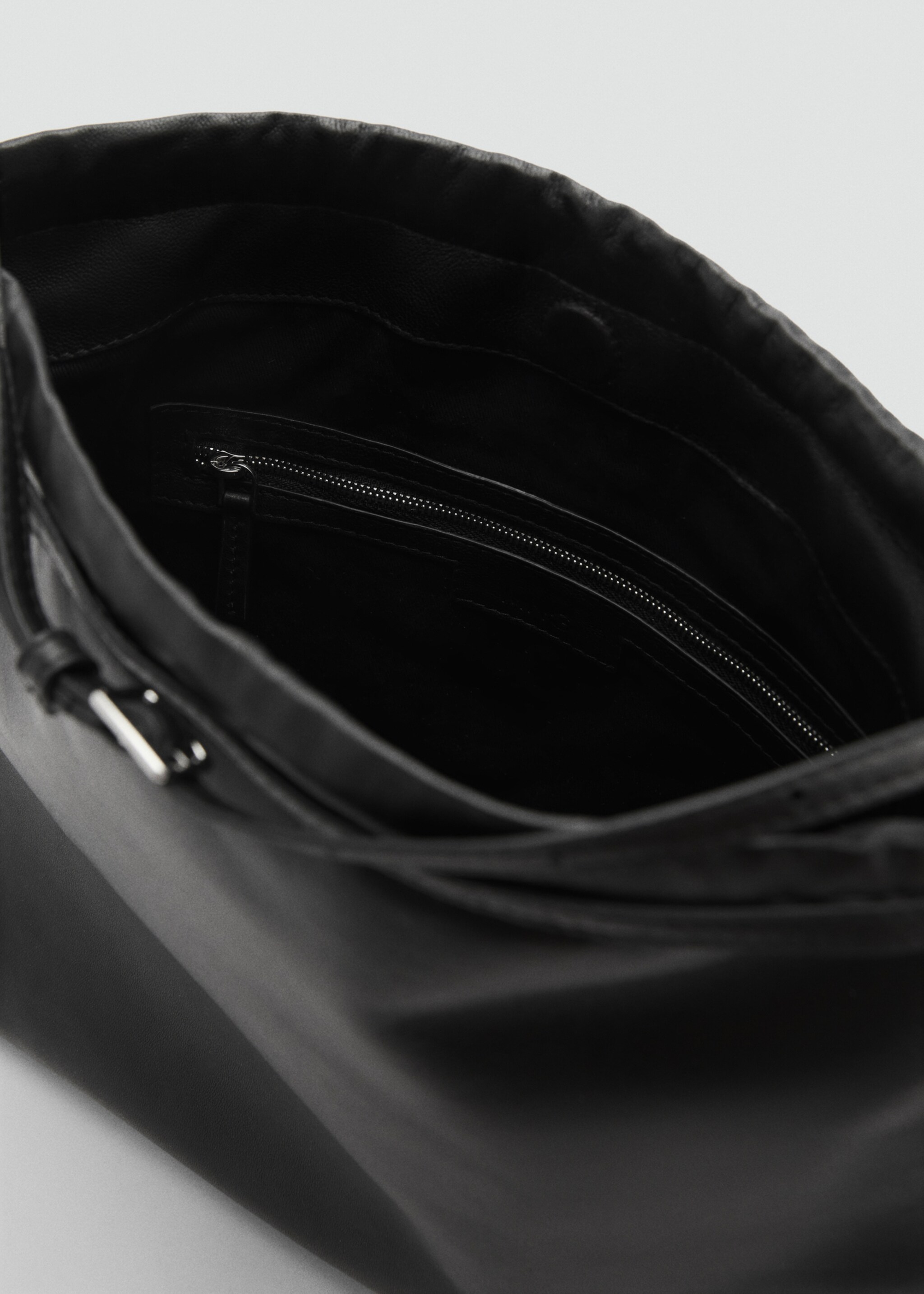 Sack-style leather bag - Details of the article 2, Black. Ref: 87053292-00.