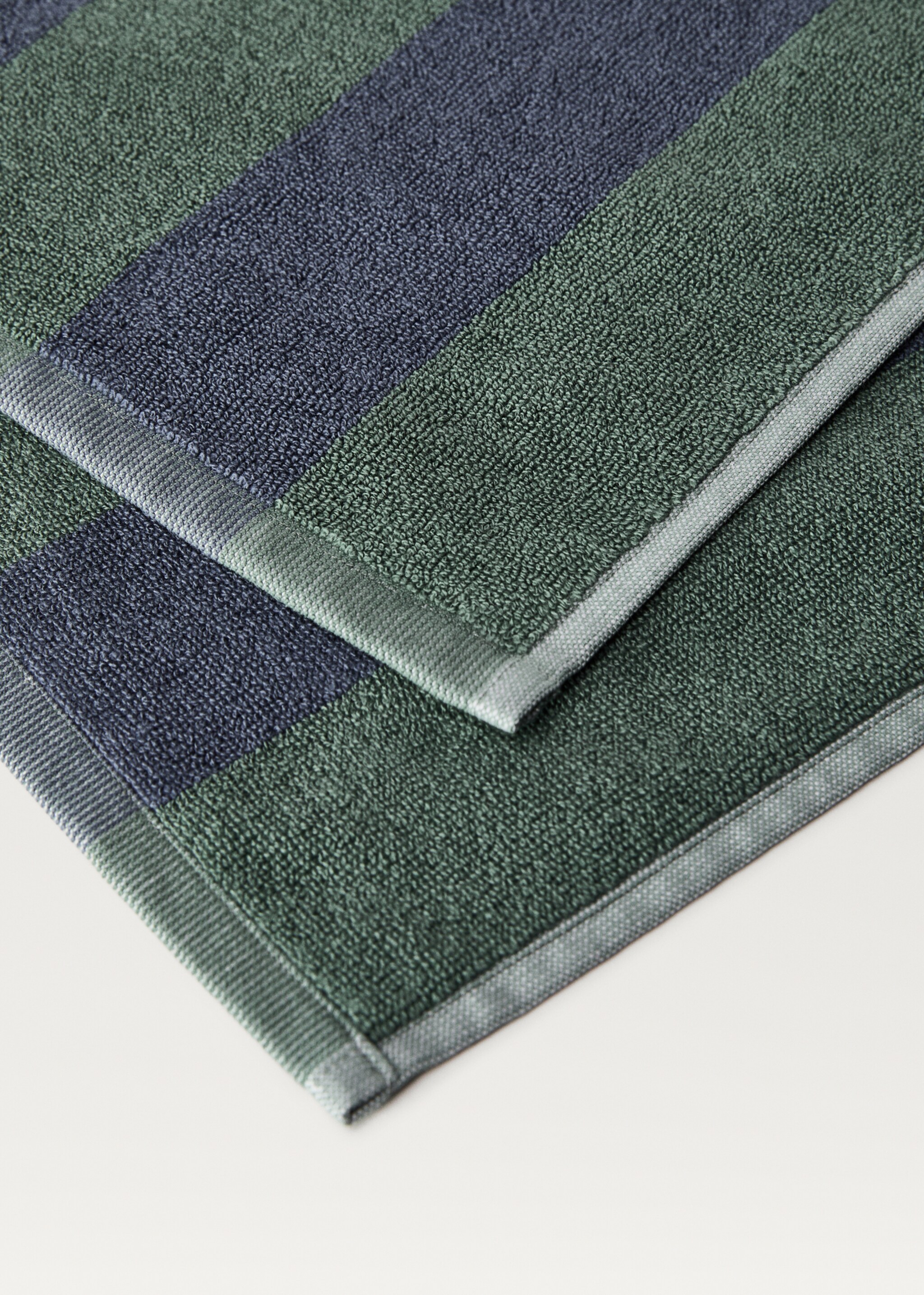 Tapis de bain rayures bicolores - Détail de l'article 2, Bleu. Ref: 87053295-00.