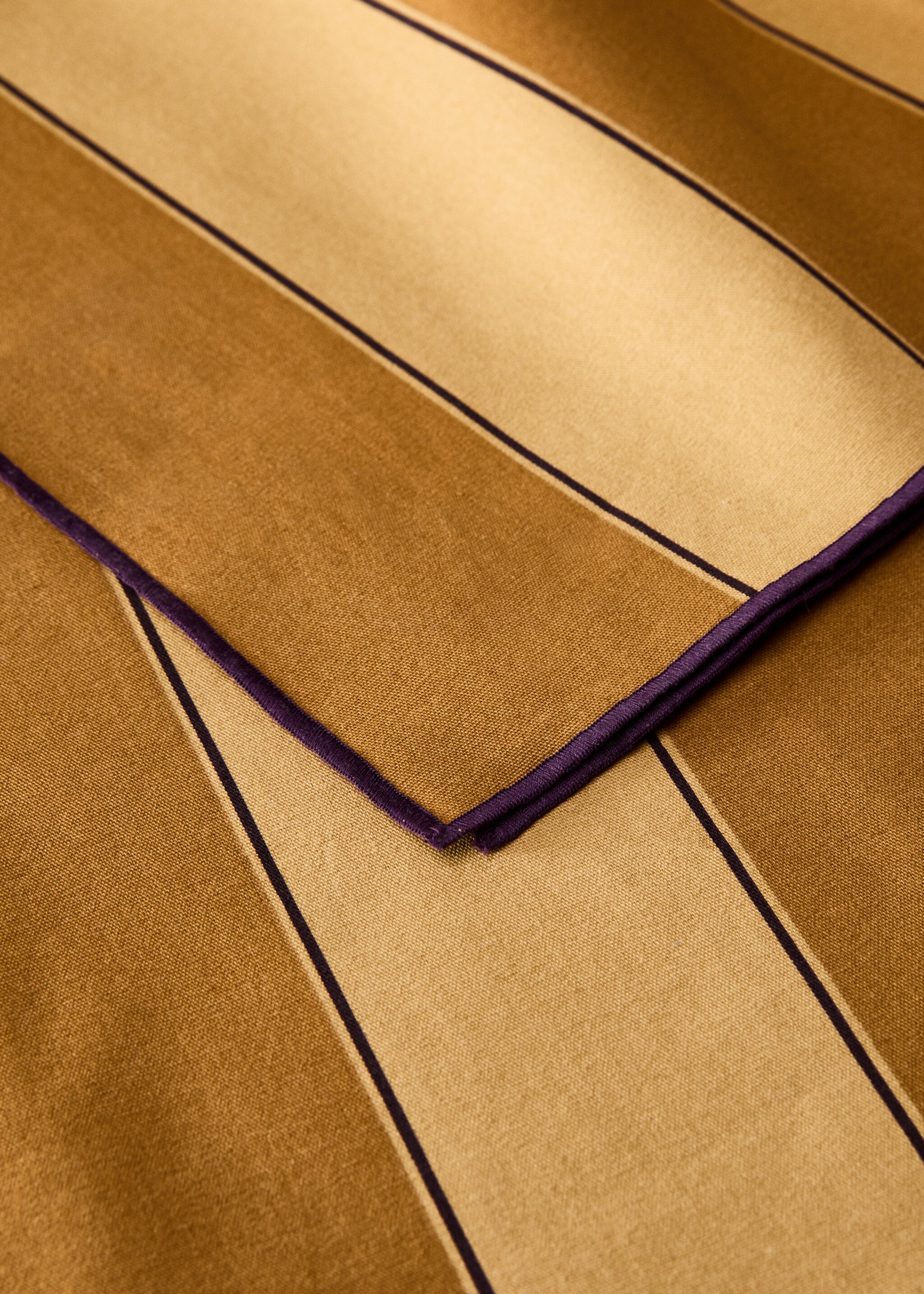 Cotton tablecloth with resin stripe for 2 to 4 diners - Details of the article 2, Mustard. Ref: 87053298-00.