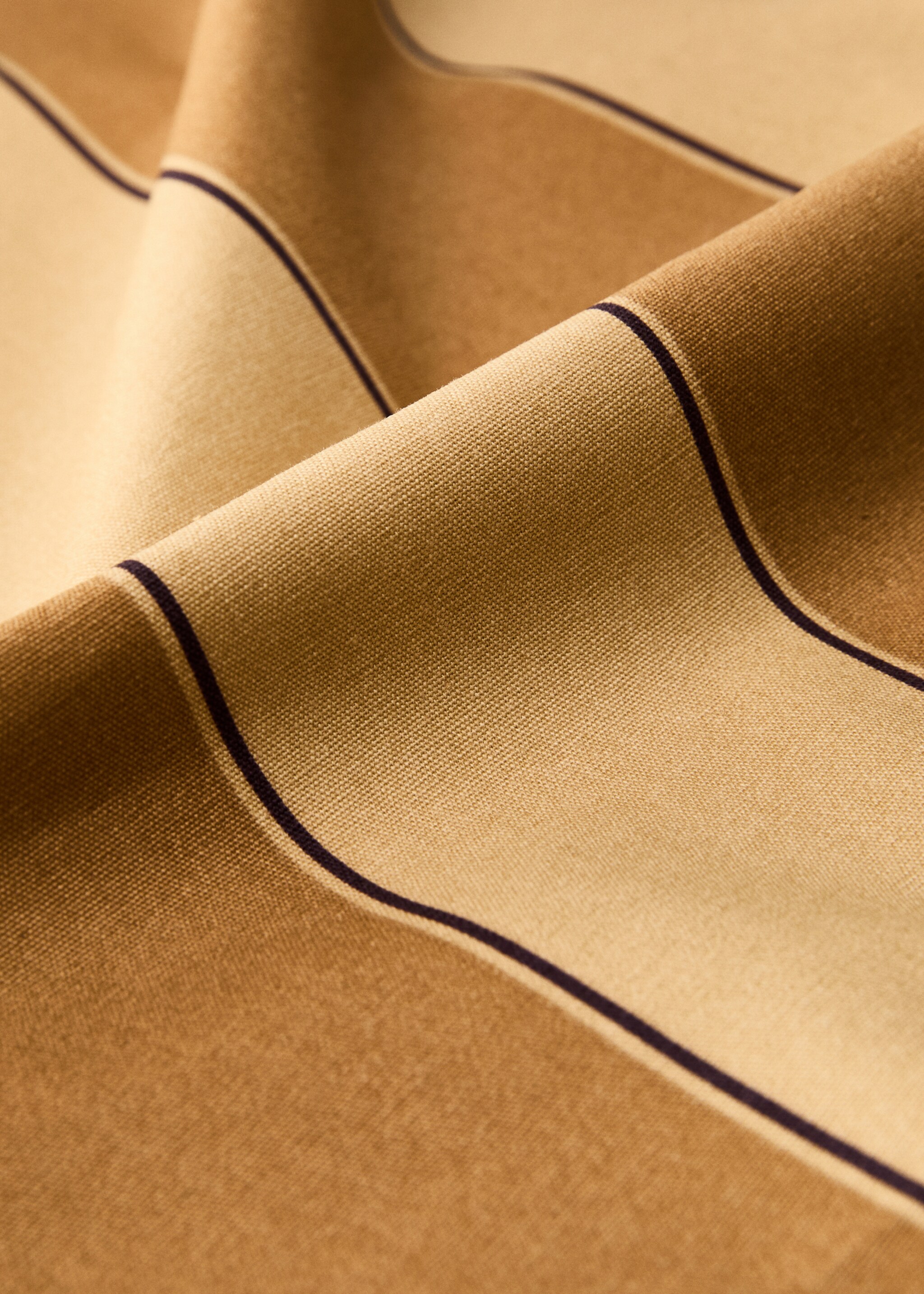 Cotton tablecloth with resin stripe for 6 to 8 diners - Details of the article 1, Mustard. Ref: 87053299-00.