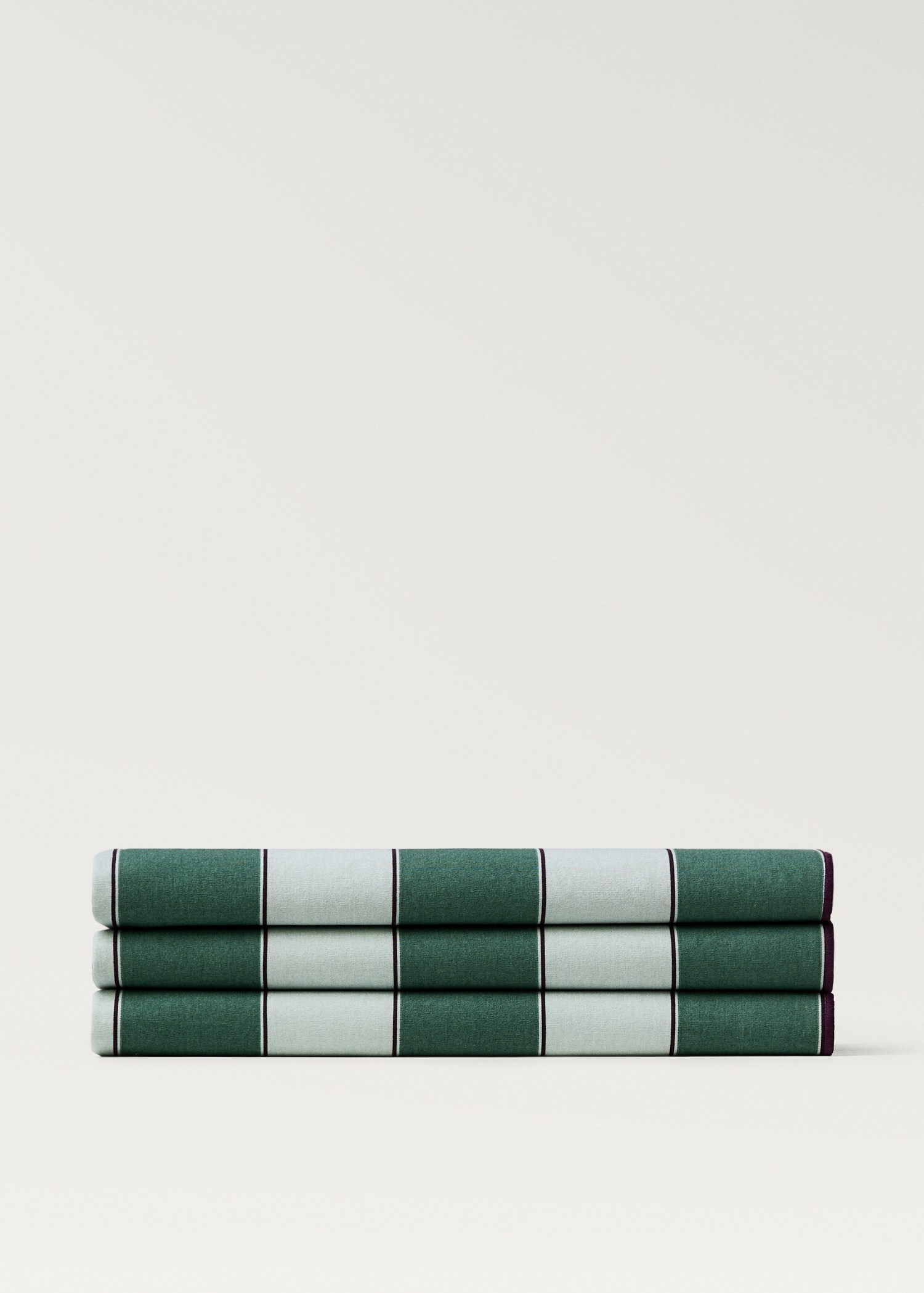 Cotton tablecloth with resin stripe for 6 to 8 diners - Article without model