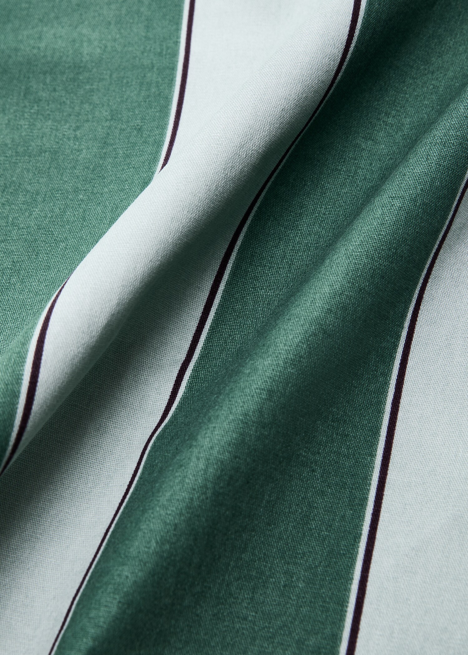 Cotton tablecloth with resin stripe for 6 to 8 diners - Details of the article 1