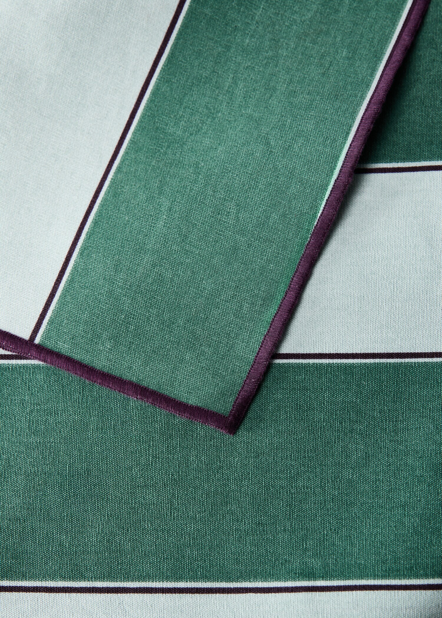 Cotton tablecloth with resin stripe for 6 to 8 diners - Details of the article 2