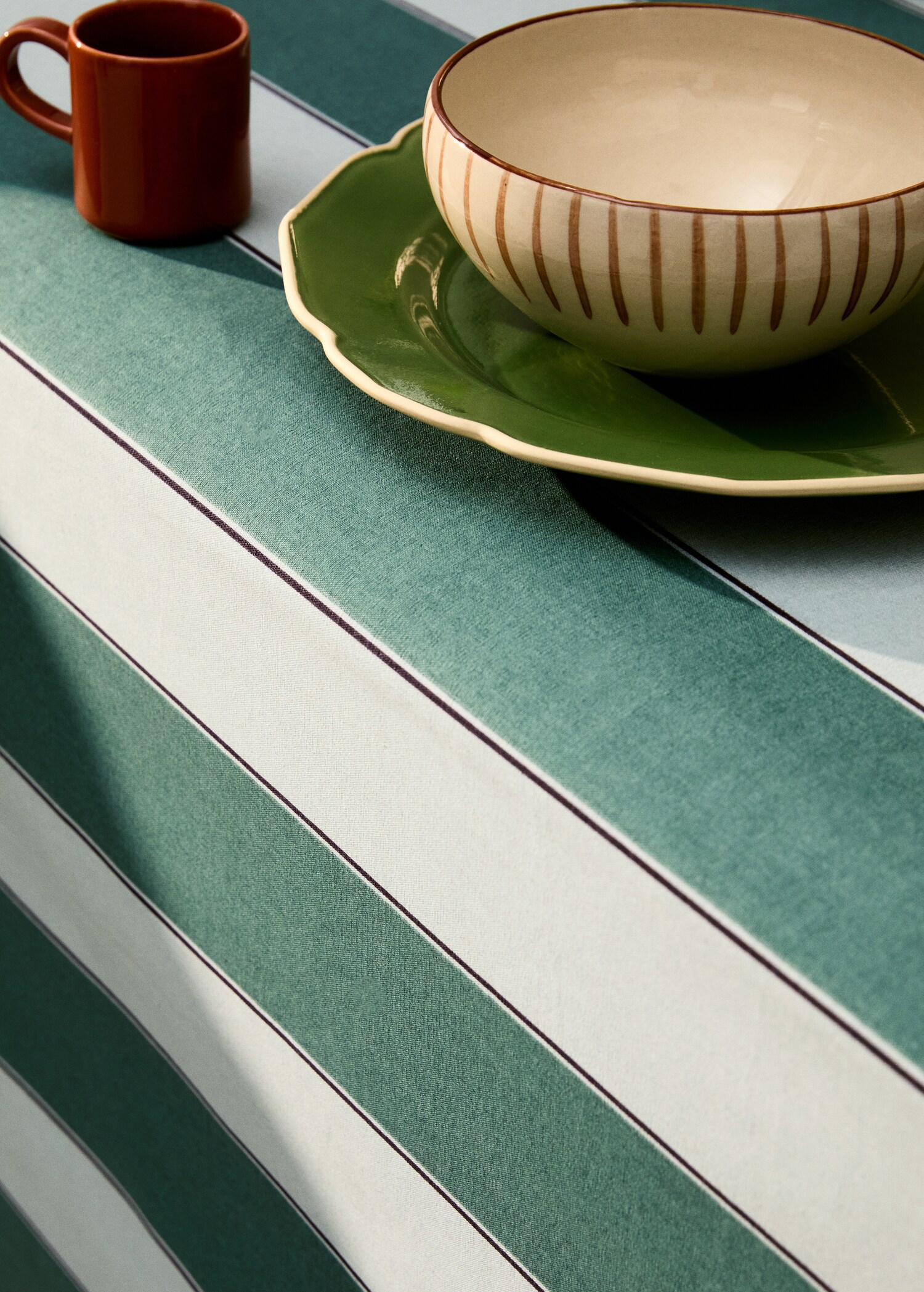 Cotton tablecloth with resin stripe for 6 to 8 diners - Details of the article 7