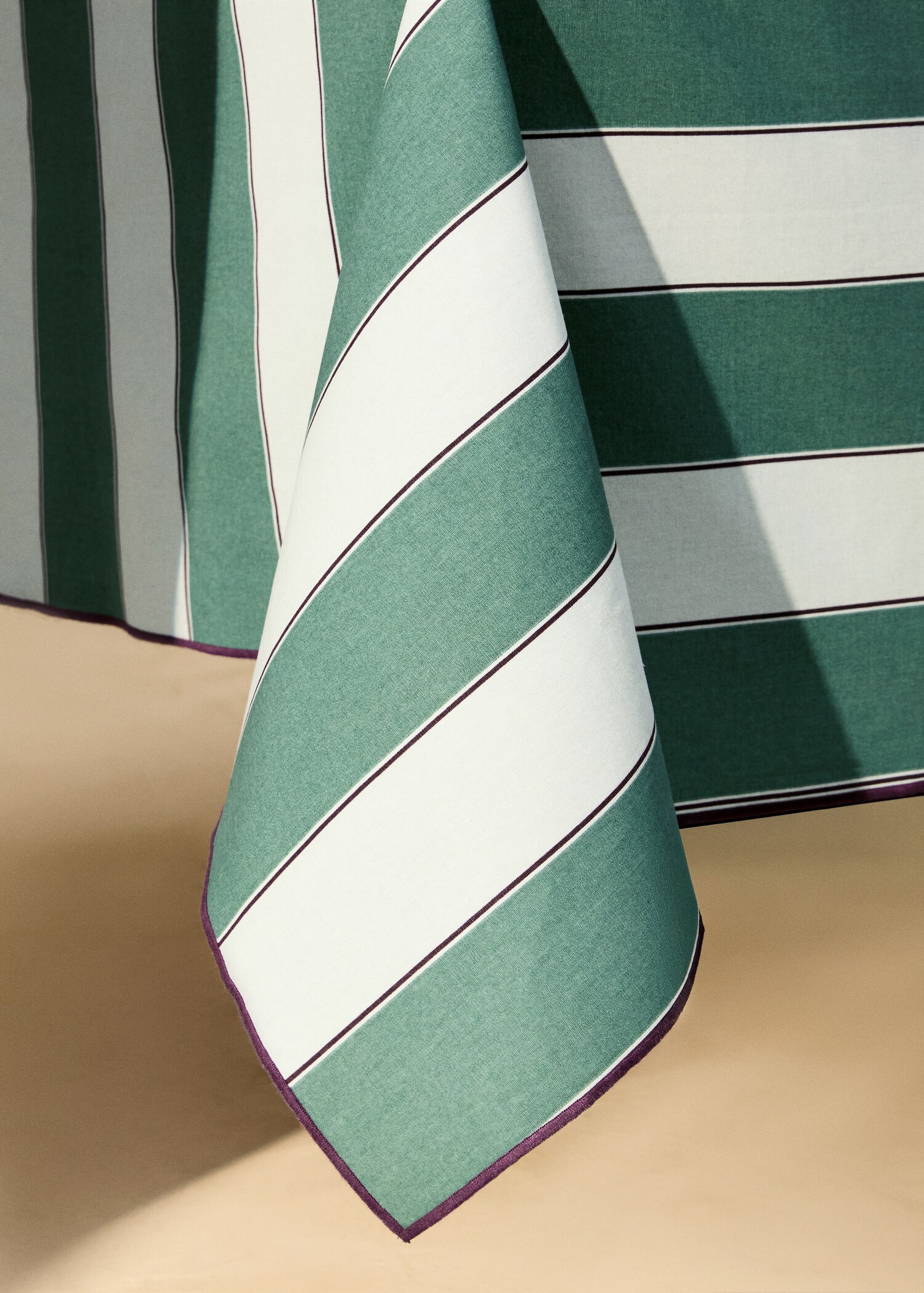 Cotton tablecloth with resin stripe for 6 to 8 diners - Details of the article 8