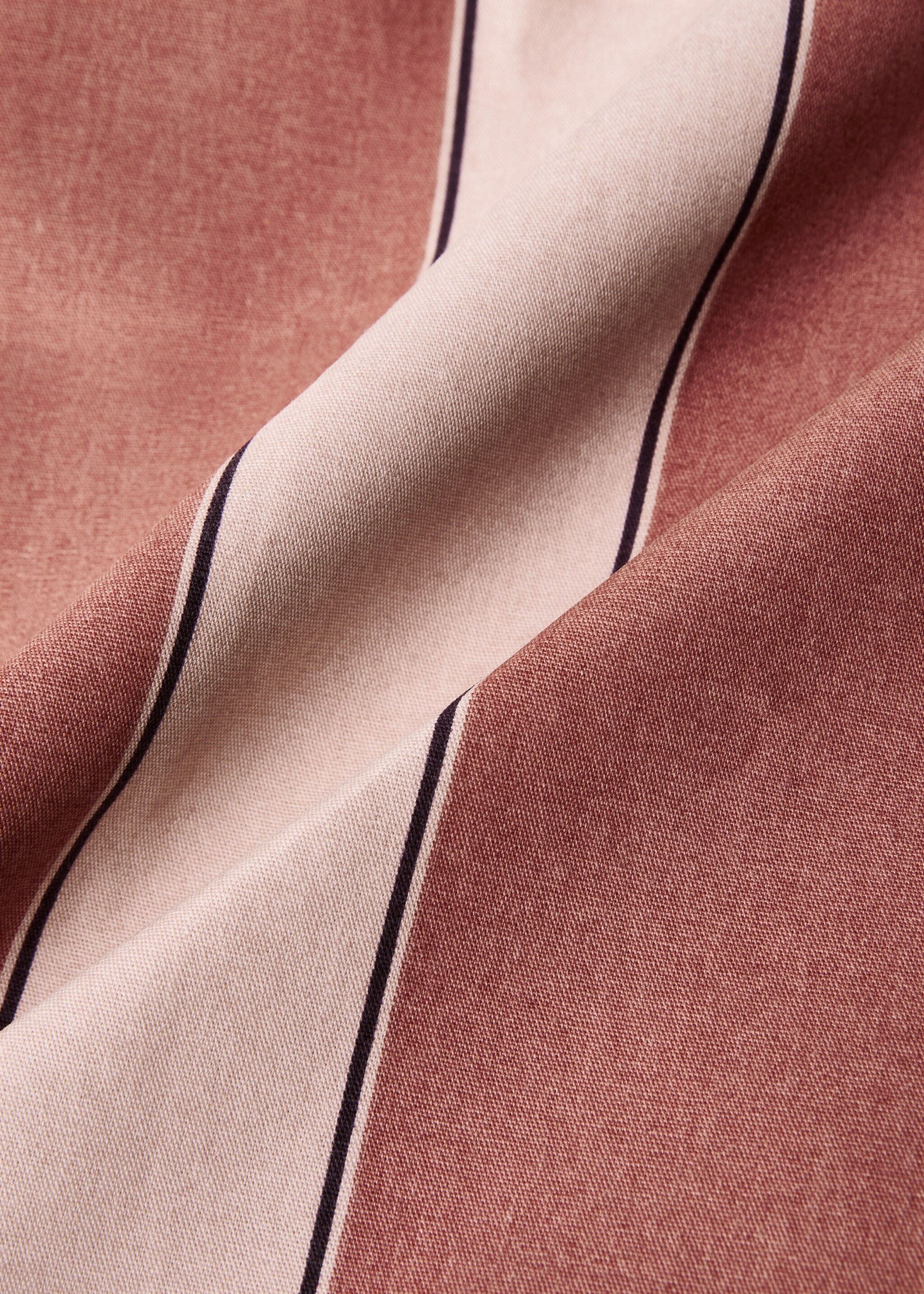 Cotton tablecloth with resin stripe for 6 to 8 diners - Details of the article 1, Pink. Ref: 87053299-00.