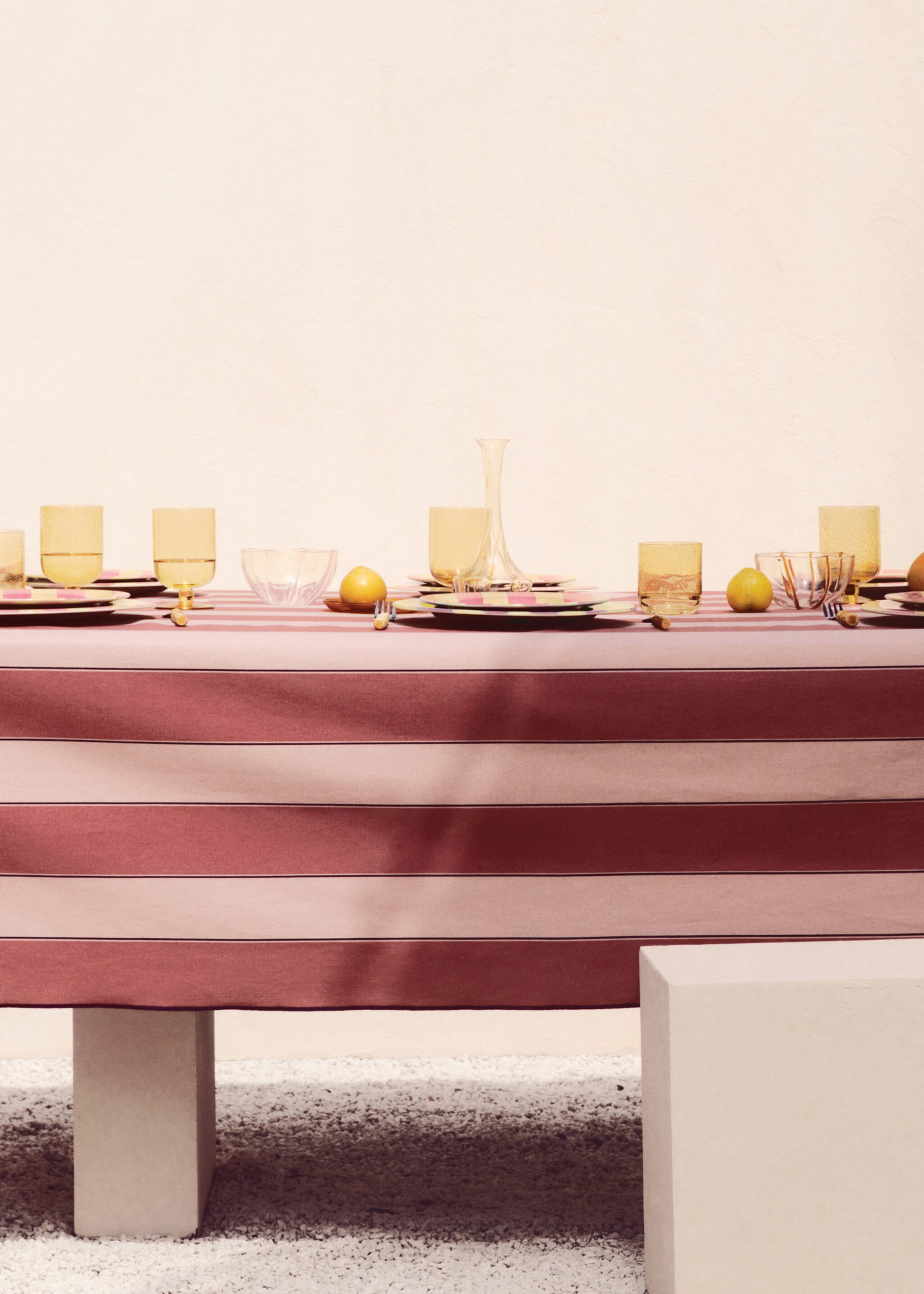 Cotton tablecloth with resin stripe for 6 to 8 diners - Details of the article 6, Pink. Ref: 87053299-00.
