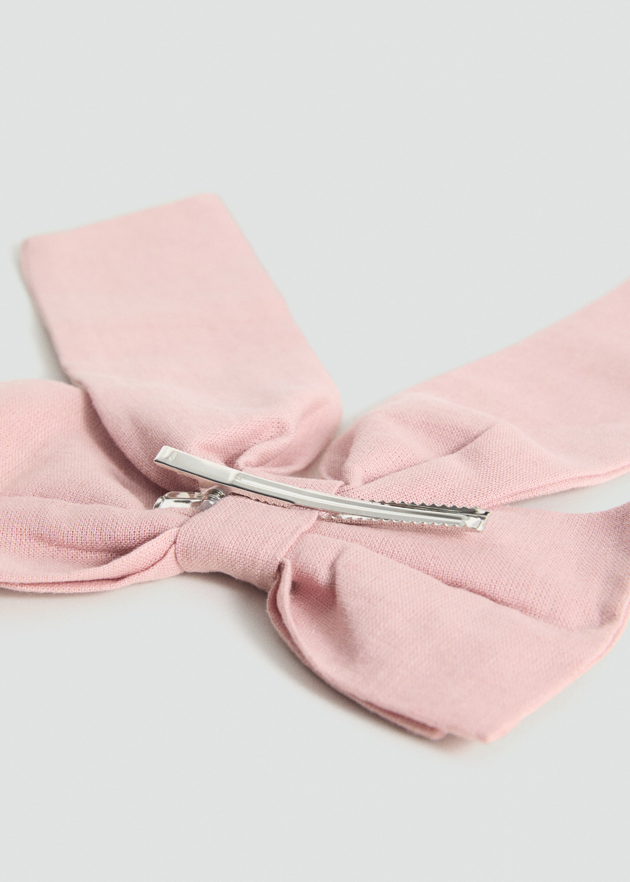 Bow hairclip - Details of the article 1, Pale Pink. Ref: 87053640-00.