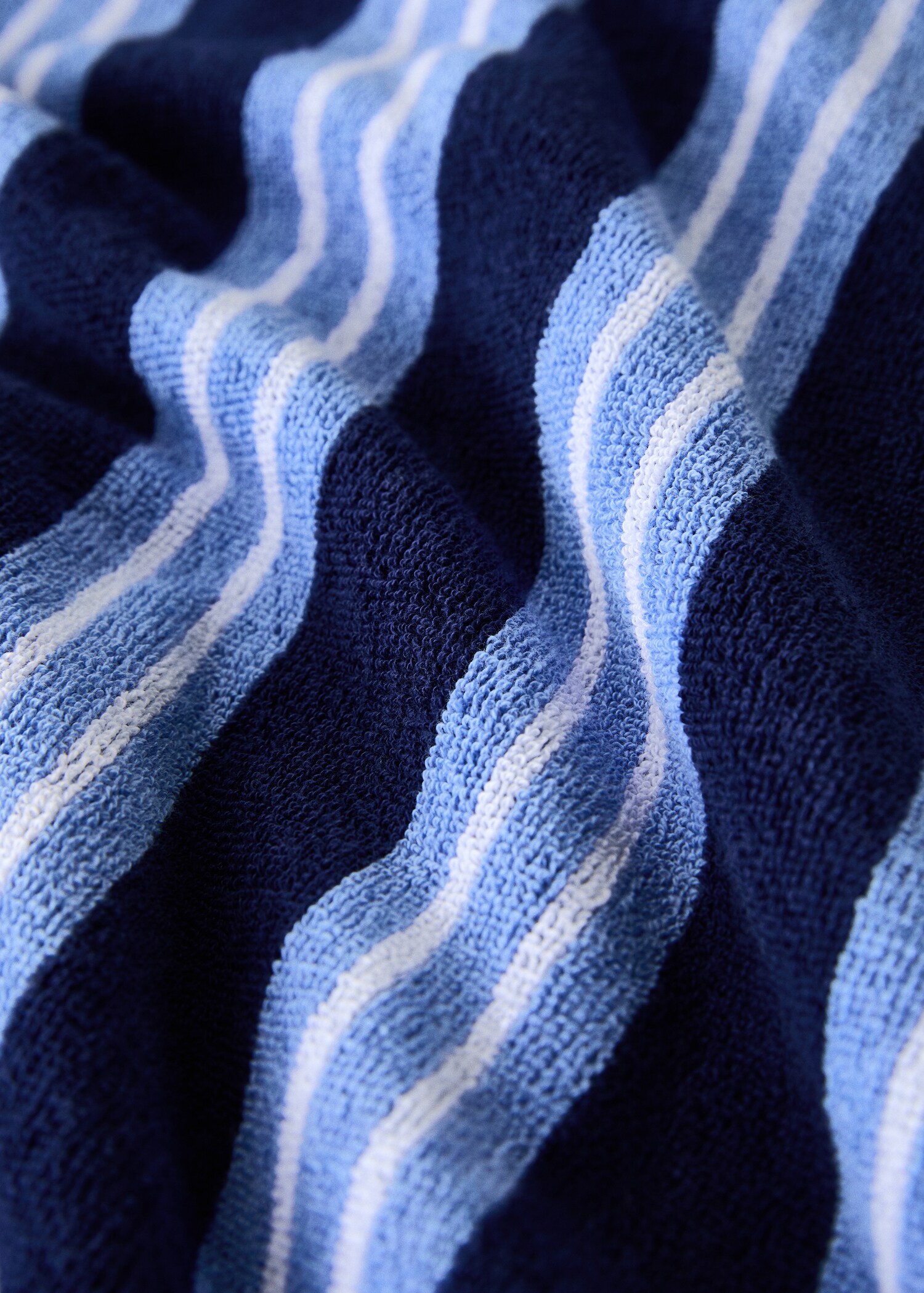 Multi-coloured striped beach towel - Details of the article 2