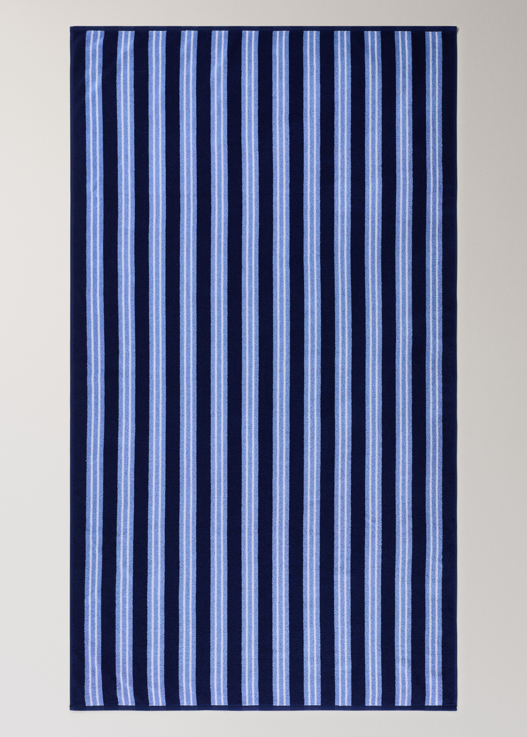 Multi-coloured striped beach towel - Details of the article 3, Navy. Ref: 87053657-00.