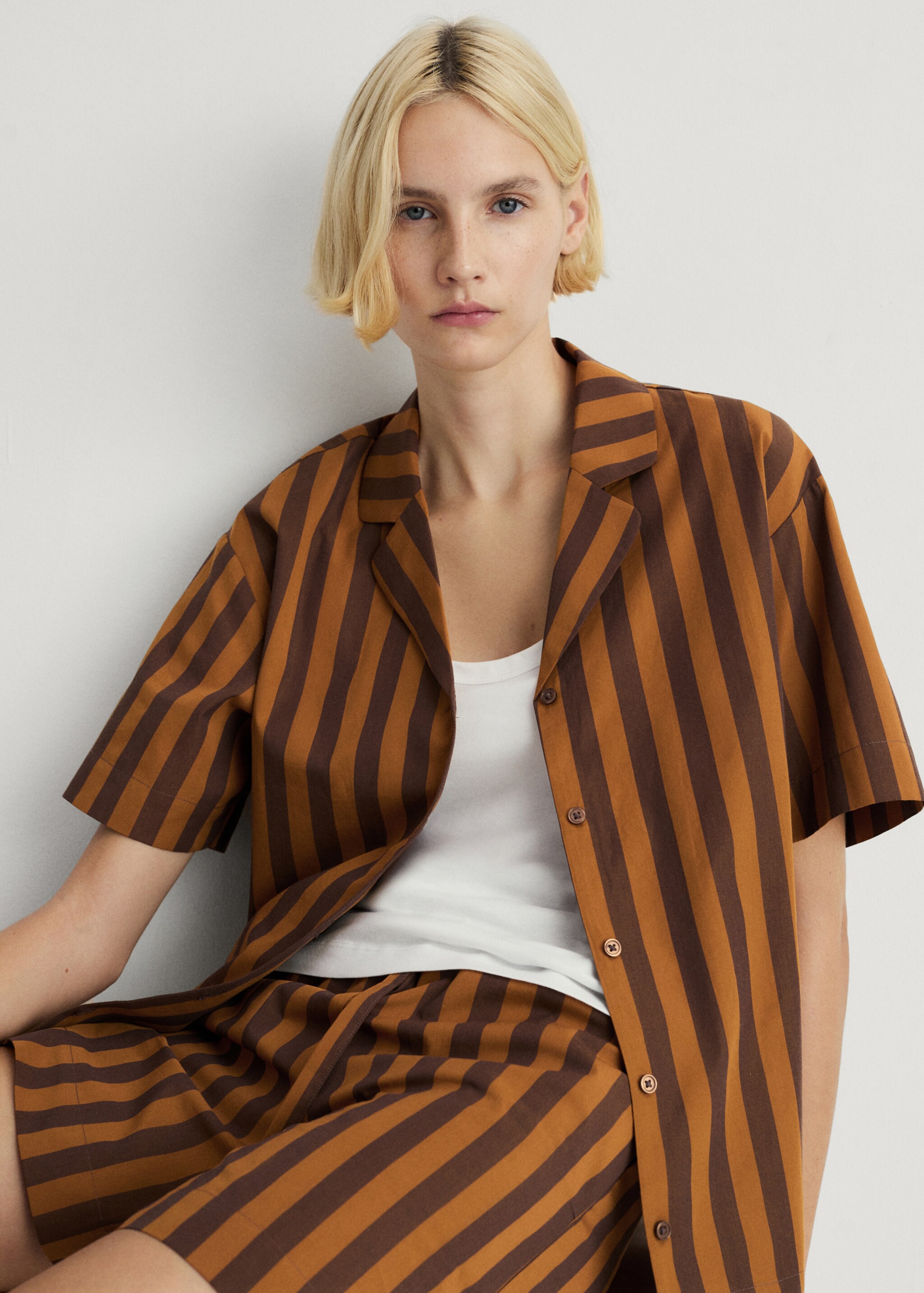 Two-tone woven striped short shirt - Details of the article 2, Brown. Ref: 87054067-00.