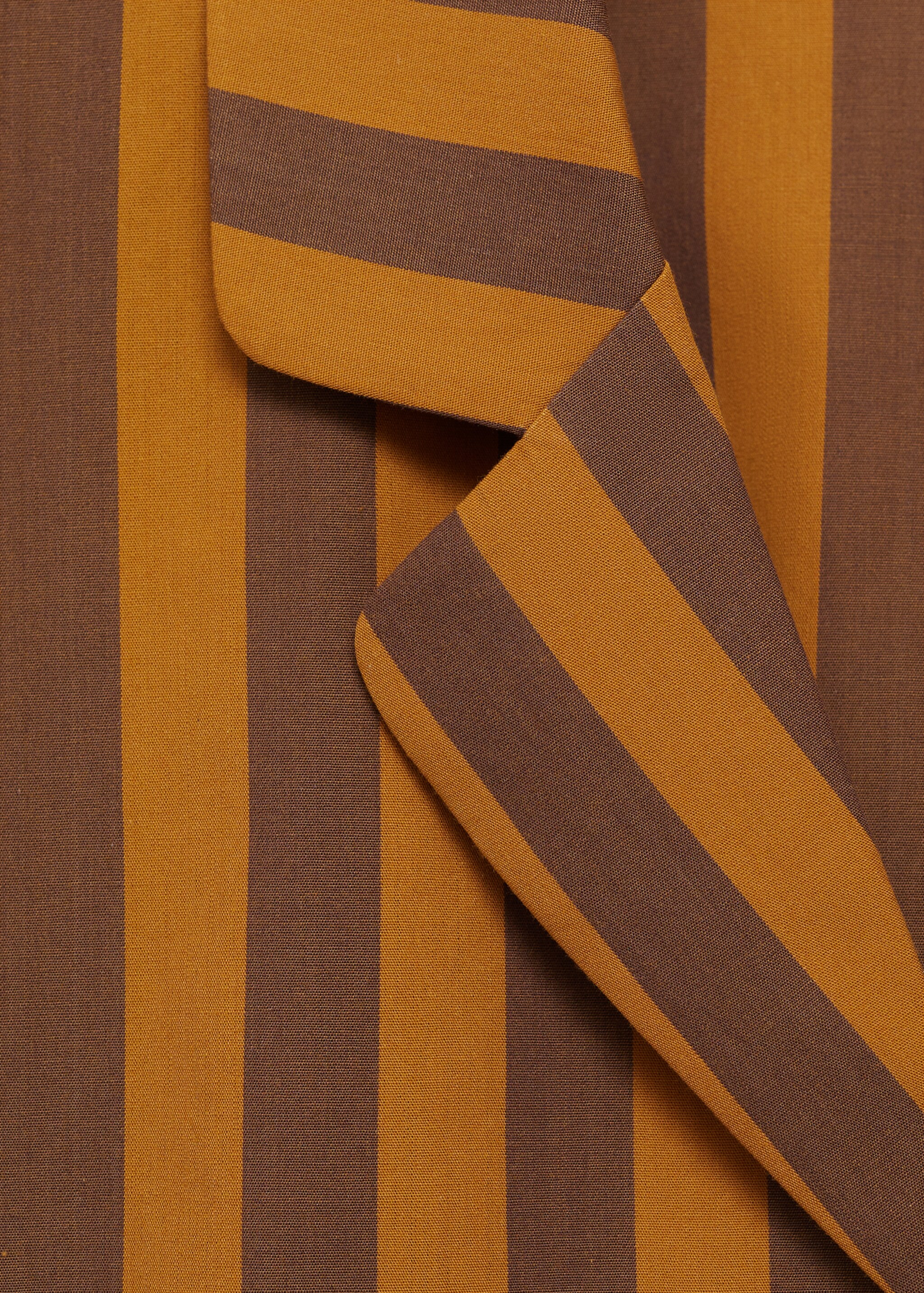 Two-tone woven striped short shirt - Details of the article 8, Brown. Ref: 87054067-00.