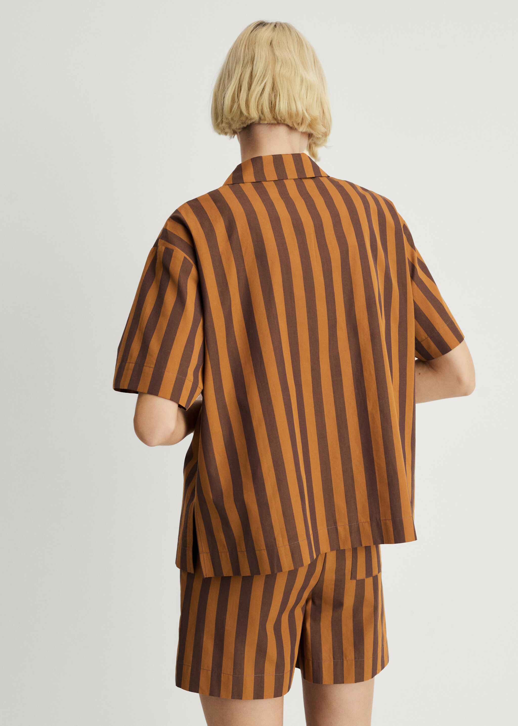 Two-tone woven striped short shirt - Reverse of the article, Brown. Ref: 87054067-00.