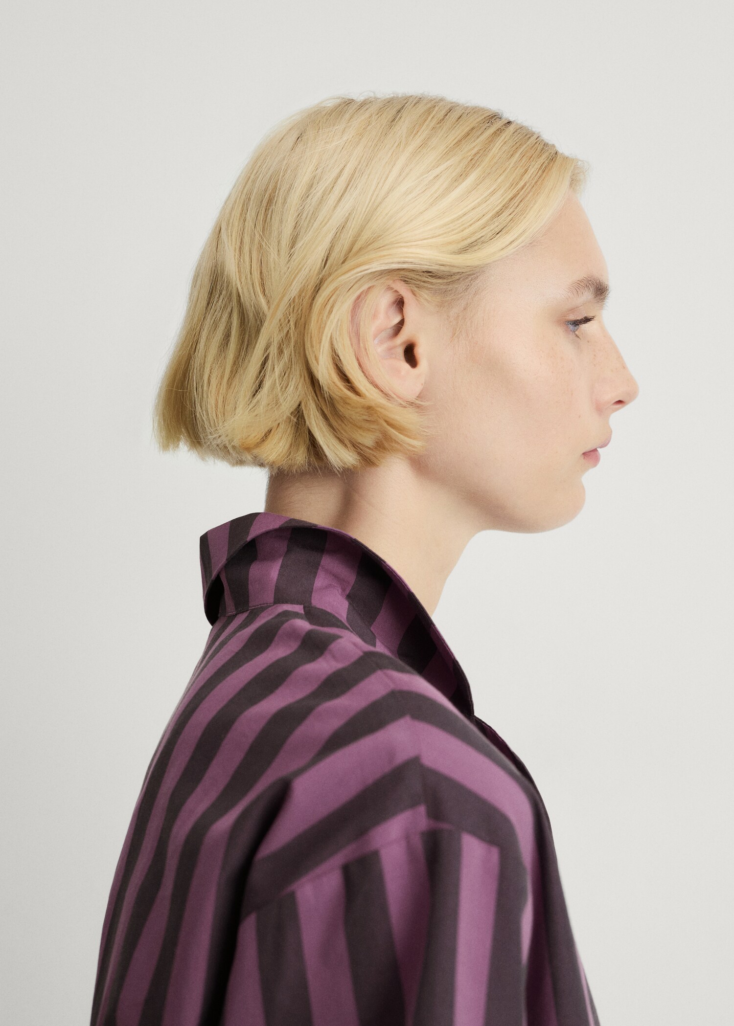 Two-tone woven striped short shirt - Details of the article 6