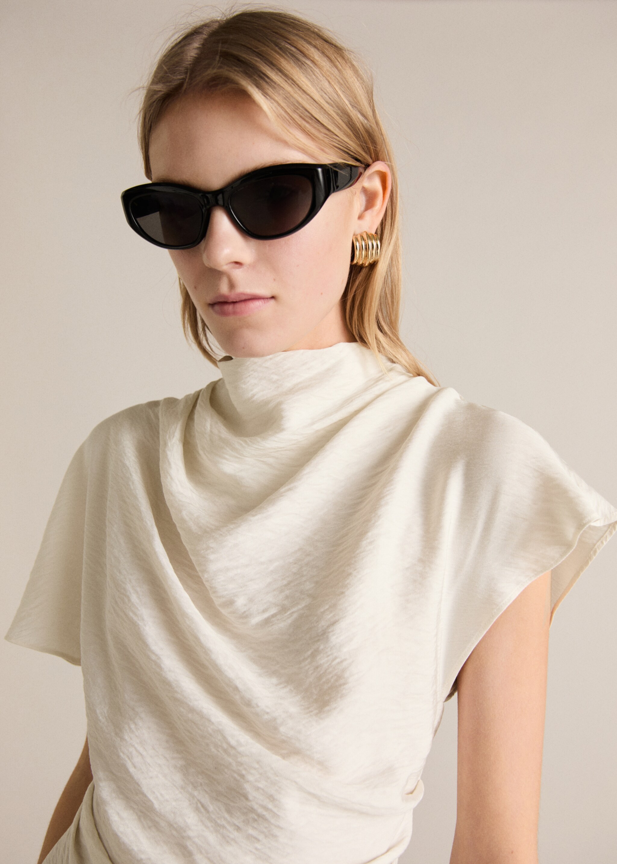 Textured draped blouse - Details of the article 1, Ecru. Ref: 87054069-00.