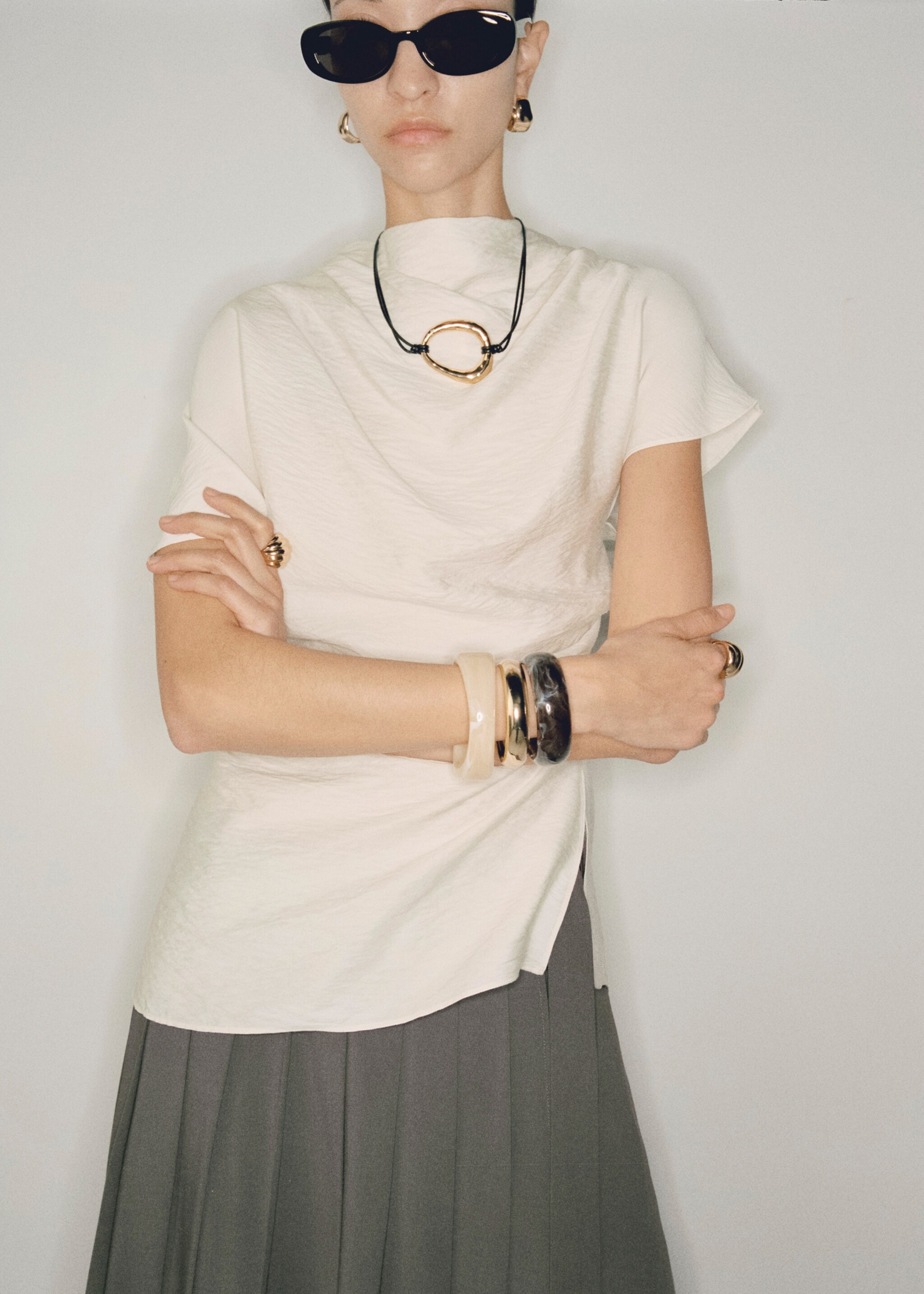 Textured draped blouse - Details of the article 6, Ecru. Ref: 87054069-00.