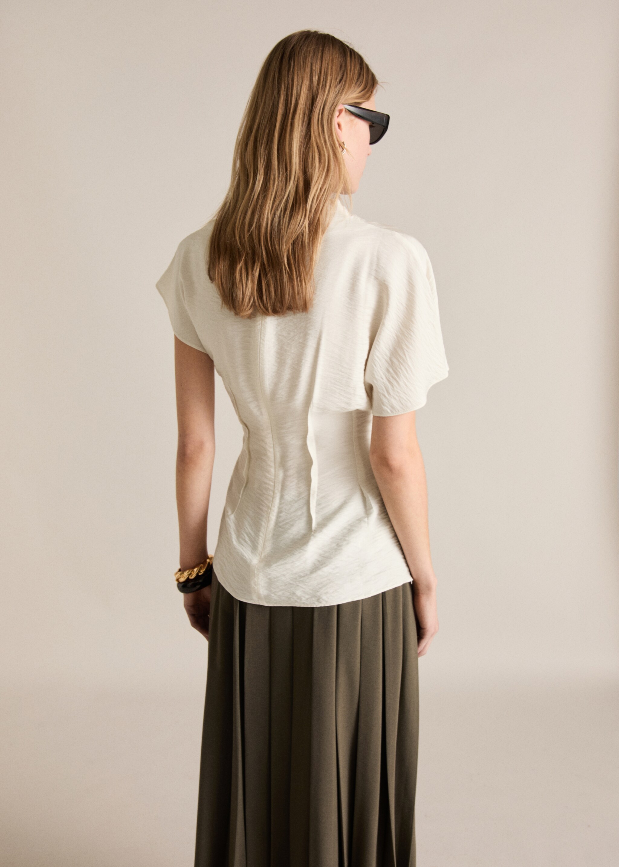 Textured draped blouse - Reverse of the article, Ecru. Ref: 87054069-00.