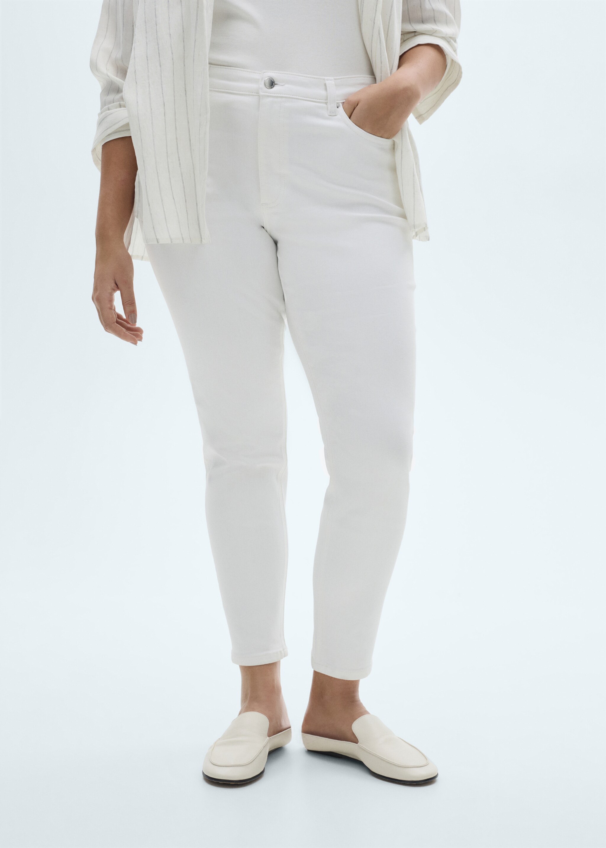 Mid-rise skinny jeans - Details of the article 5, White. Ref: 87054070-00.