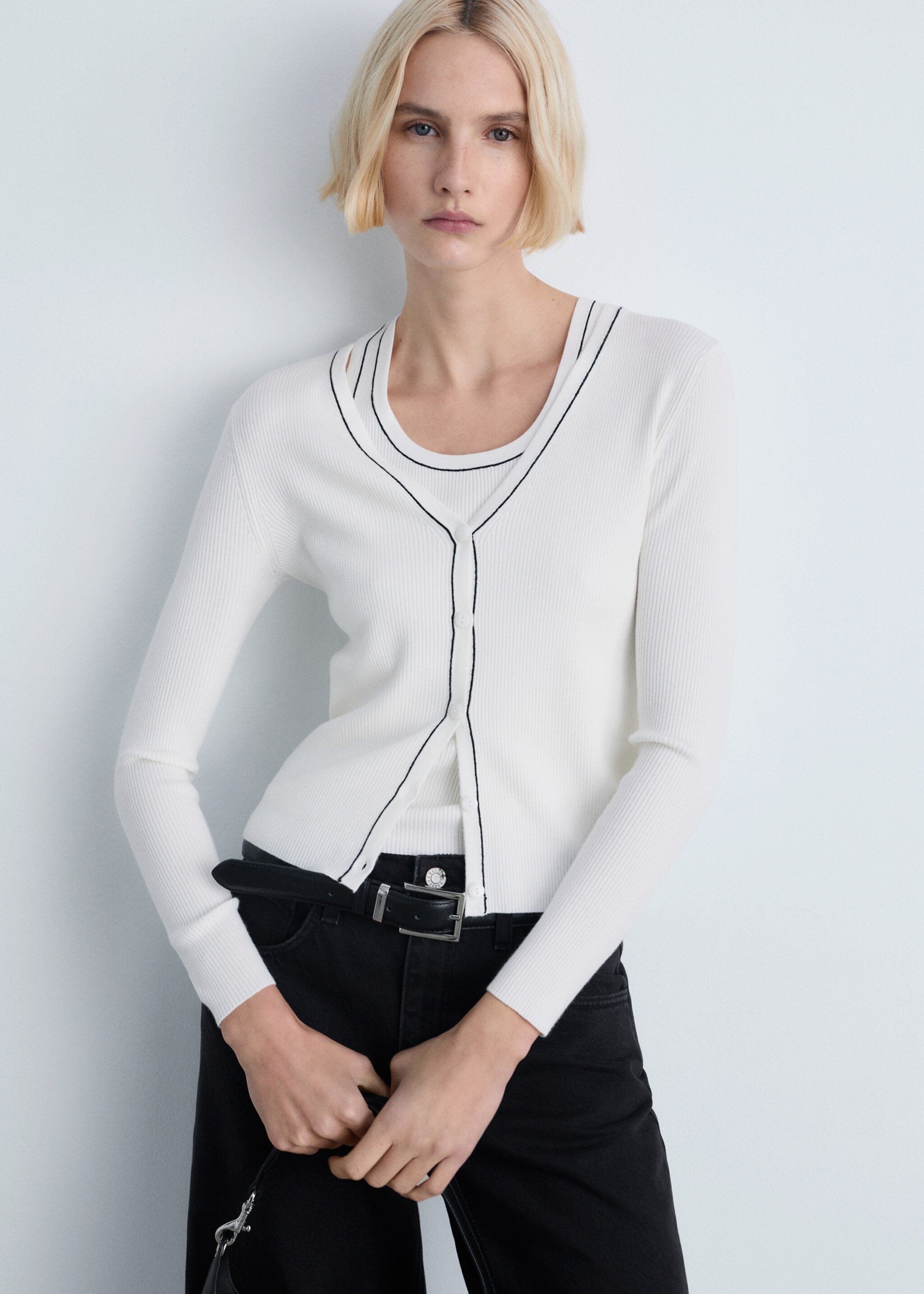 V-neck knitted cardigan - Medium plane, Ecru. Ref: 87054074-00.