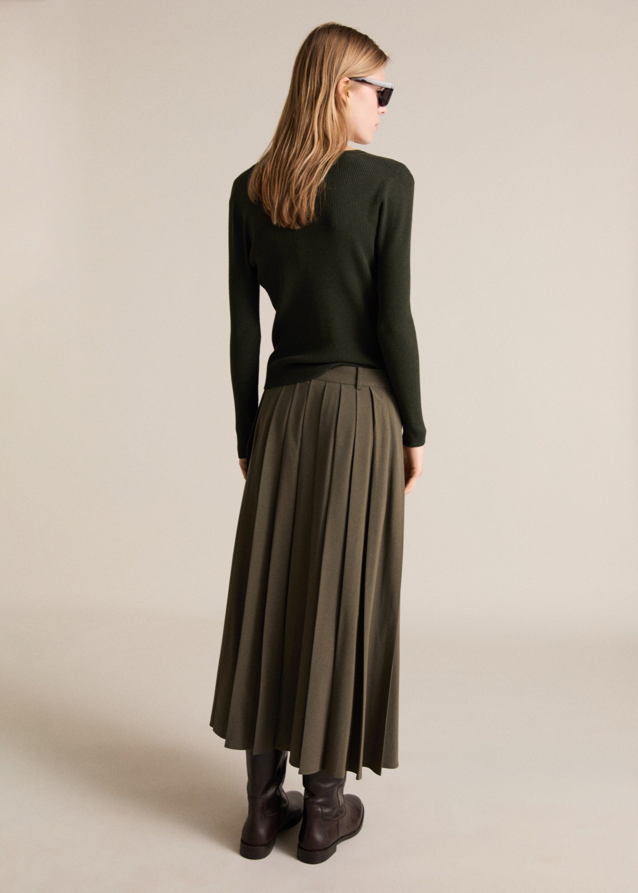 Úpletový kardigan s výstřihem do V - Zadní strana zboží, Khaki. Ref: 87054074-00.