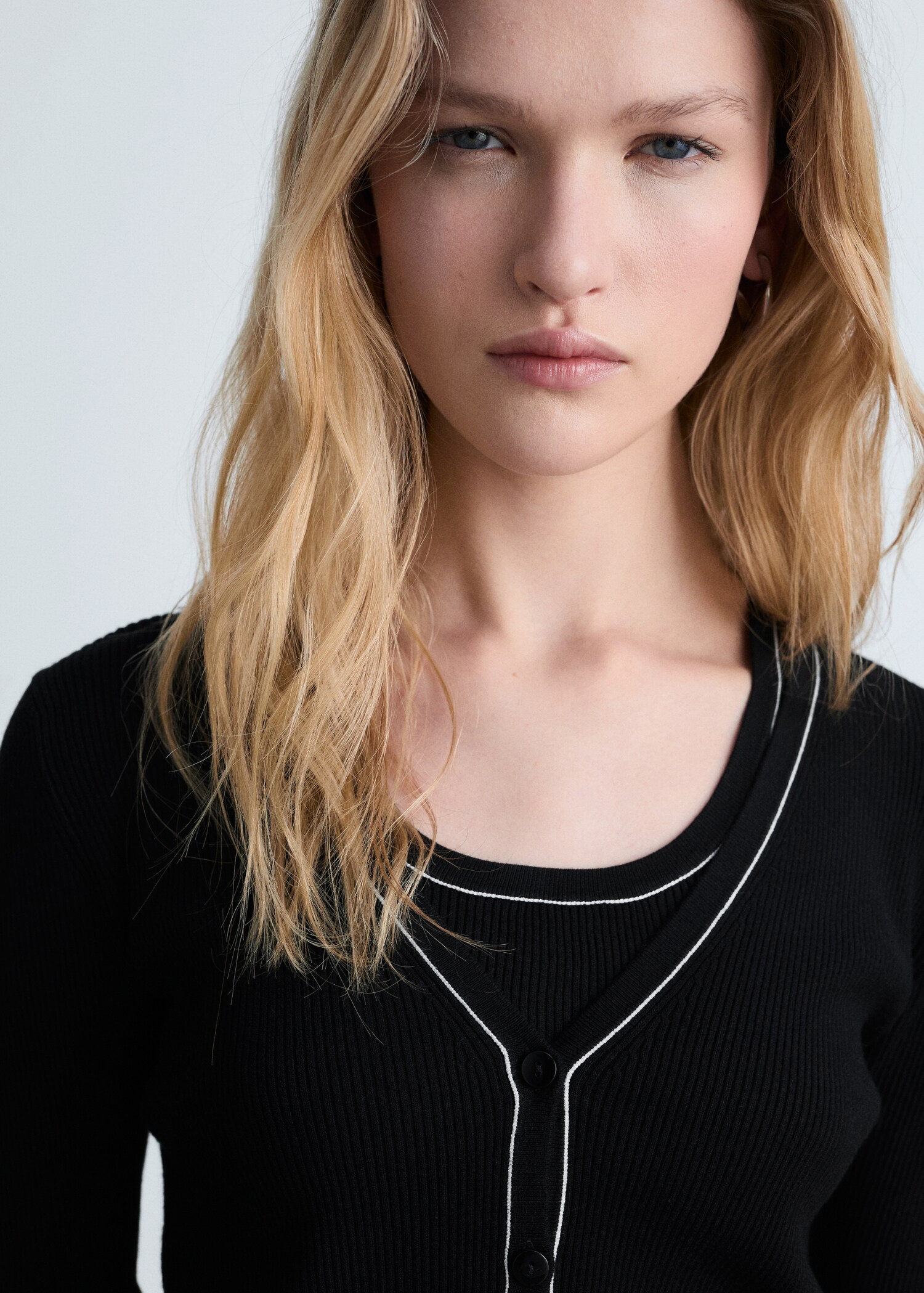 Úpletový kardigan s výstřihem do V - Detail zboží 1