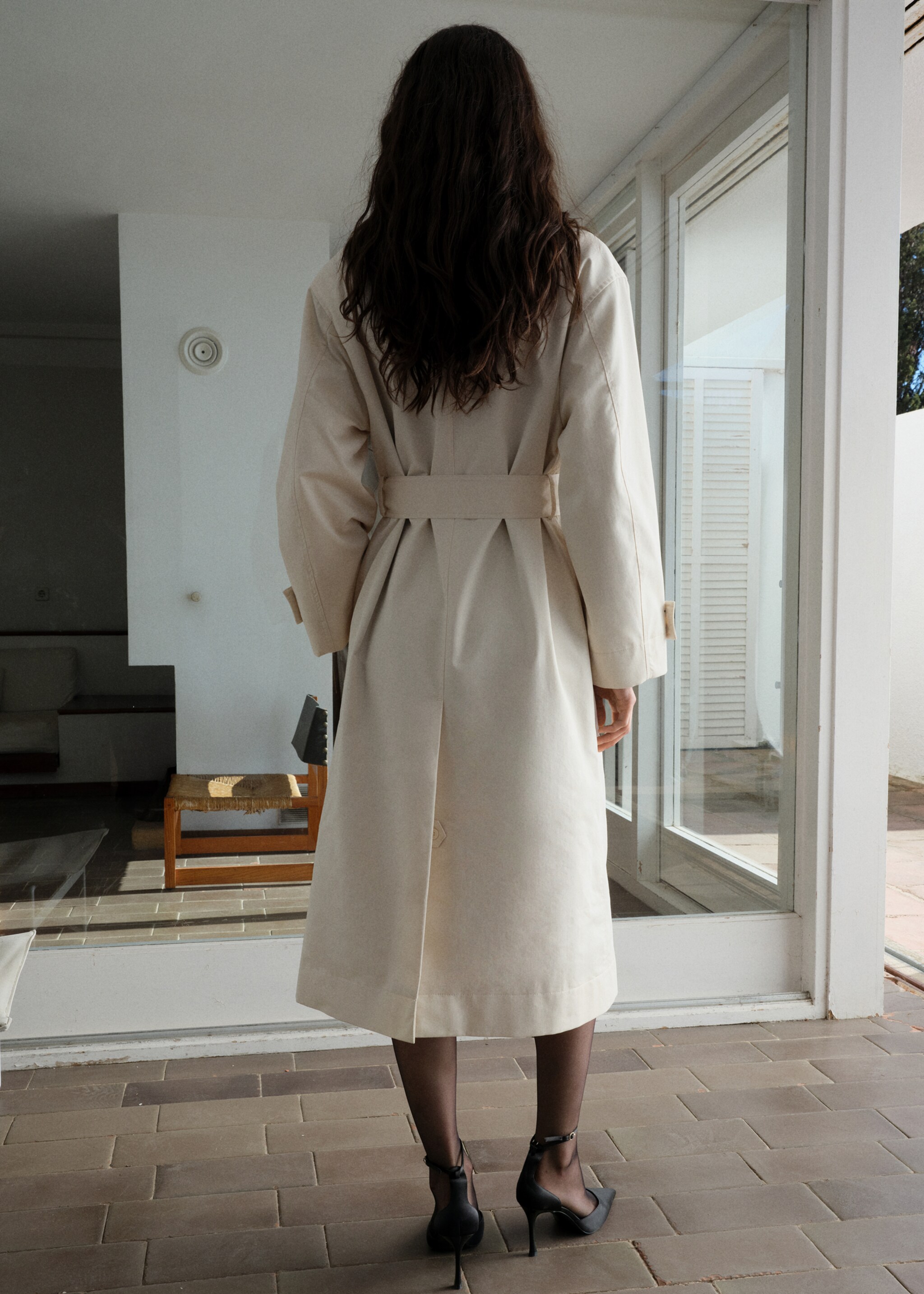 Long oversized double-breasted trench coat - Reverse of the article, Ecru. Ref: 87054076-00.