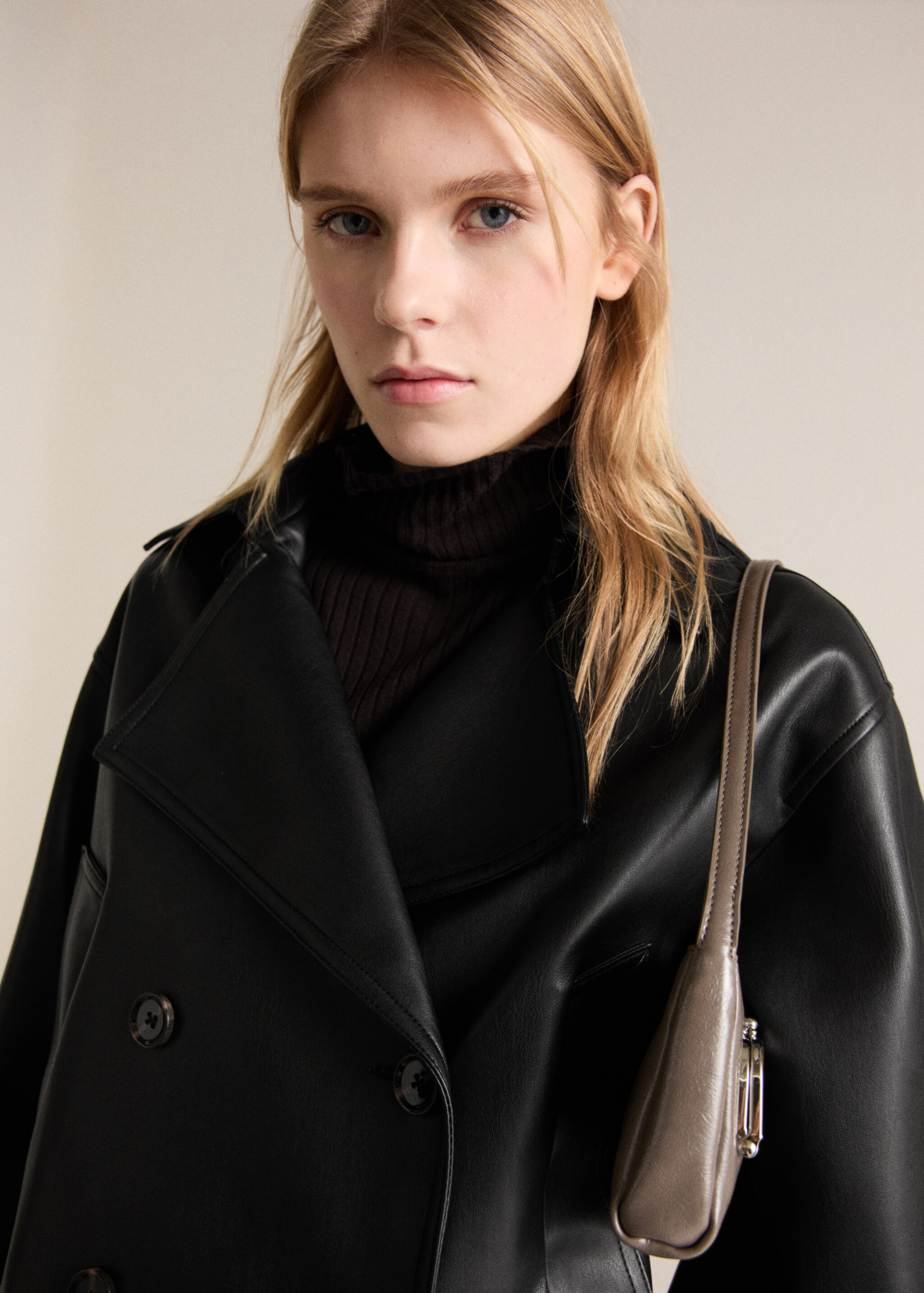 Veste crop simili-cuir - Plan moyen, Noir. Ref: 87054077-00.