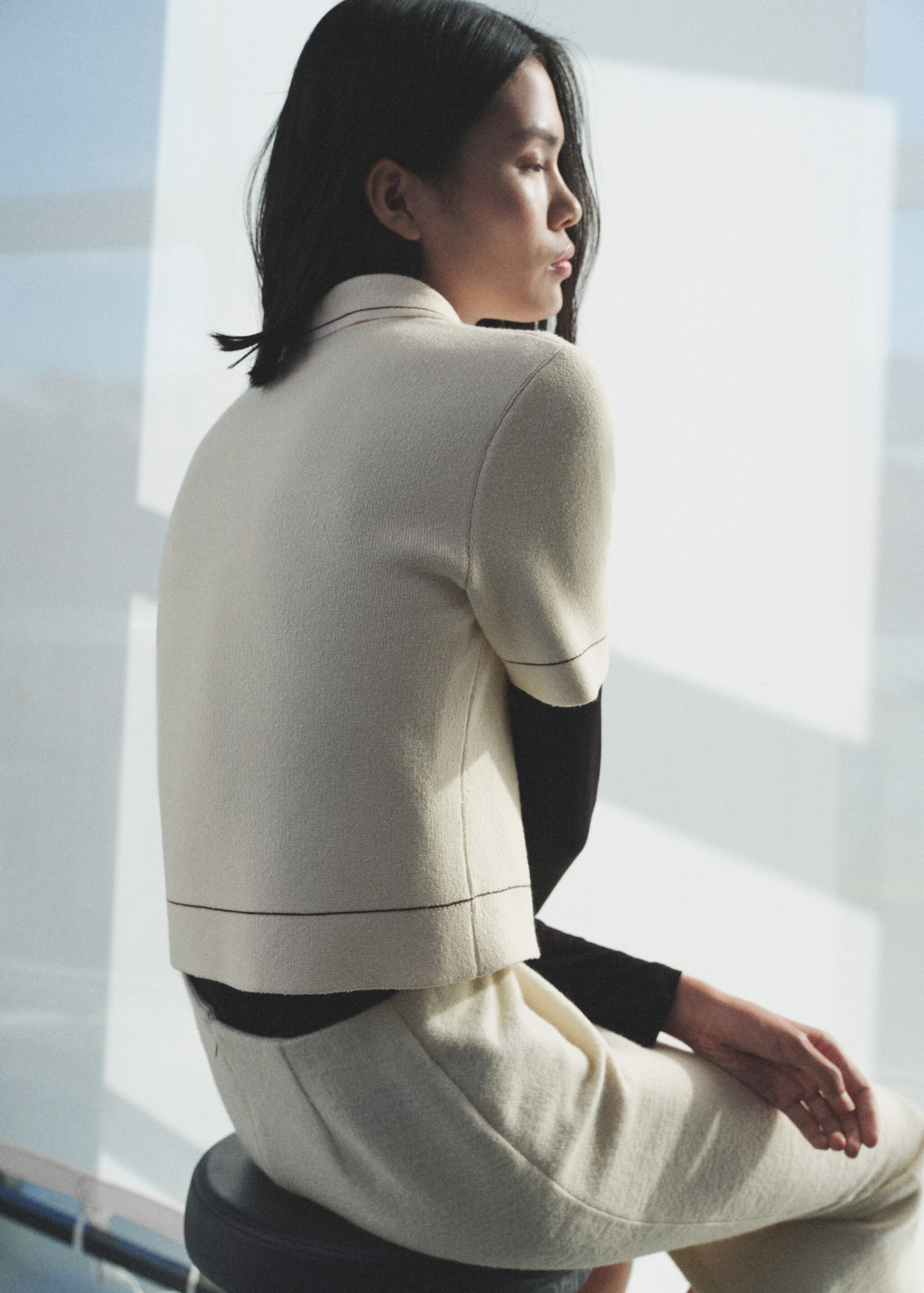 Cropped cardigan with contrasting trim - Details of the article 2, Ecru. Ref: 87054090-00.