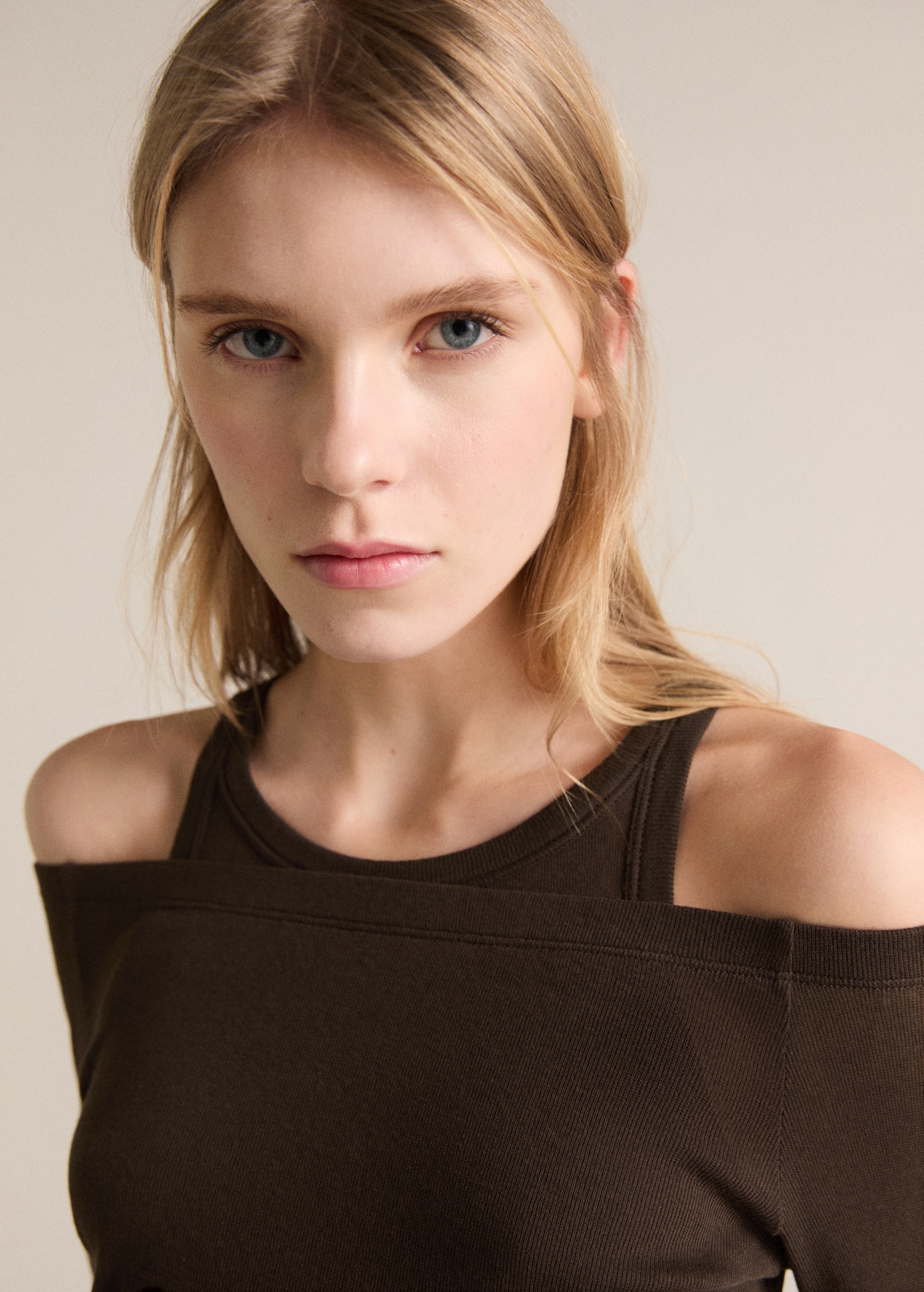 Contrasting cotton-blend T-shirt - Details of the article 1