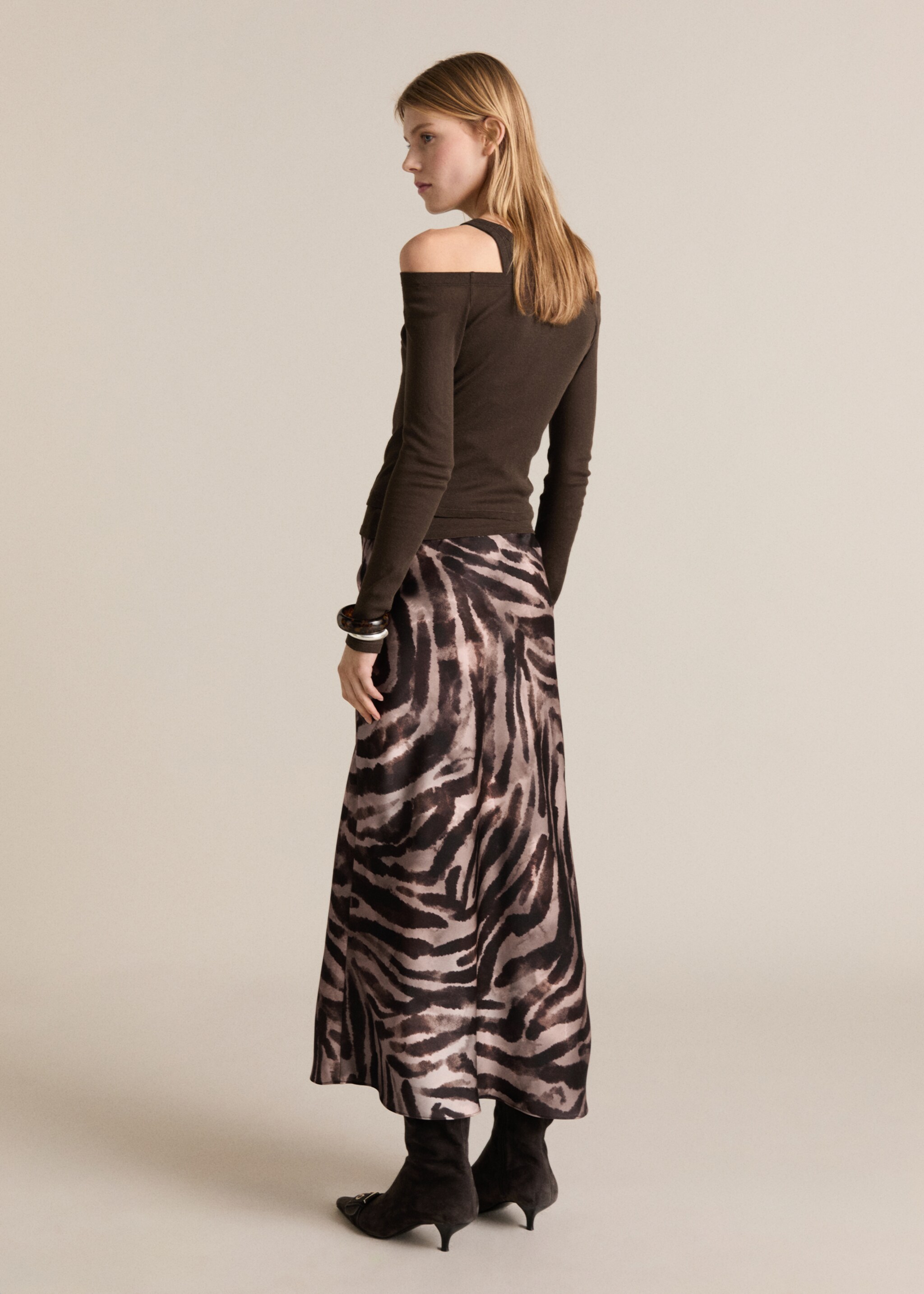 Long satin zebra skirt - Reverse of the article, Brown. Ref: 87054093-00.