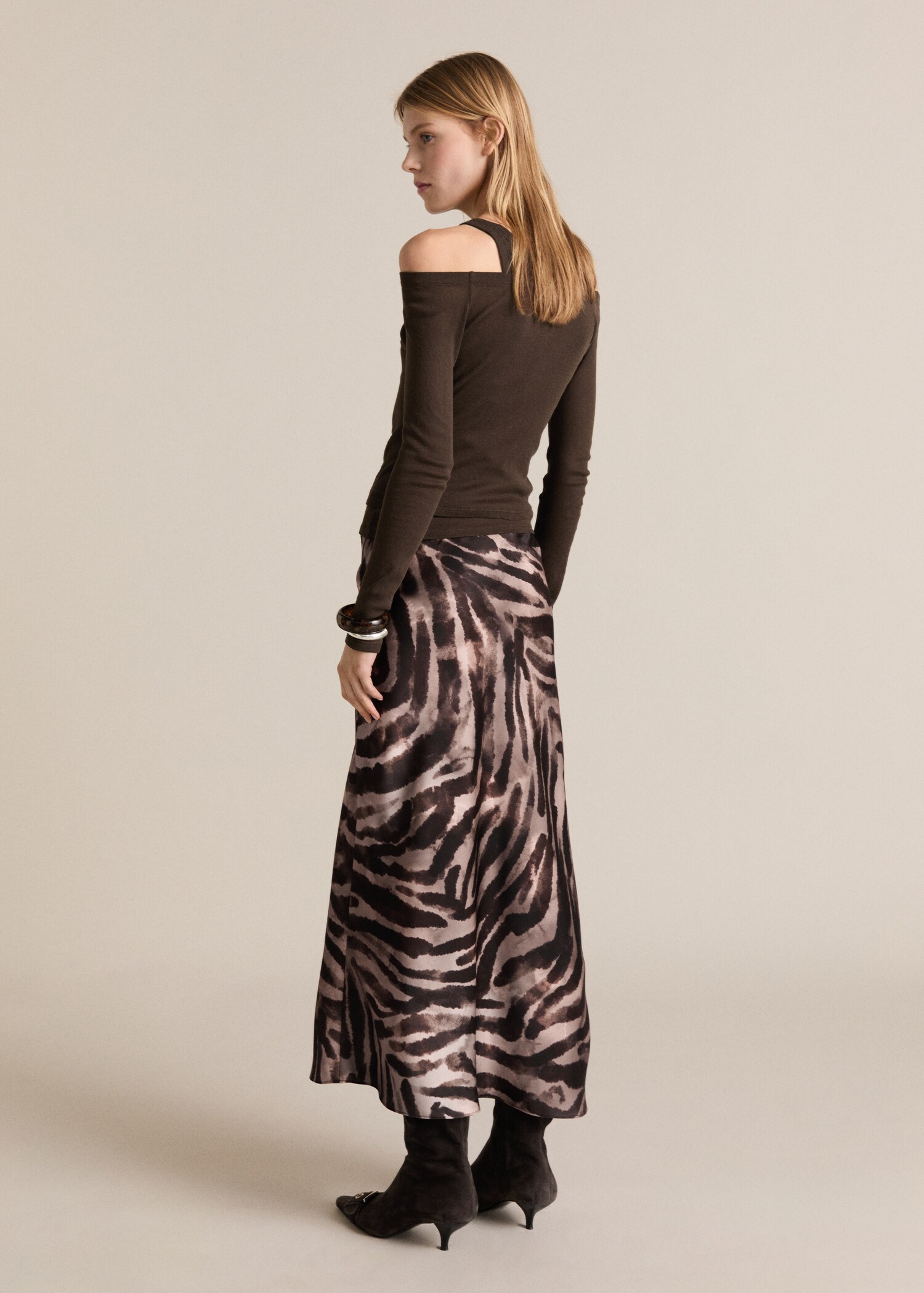 Long satin zebra skirt - Reverse of the article