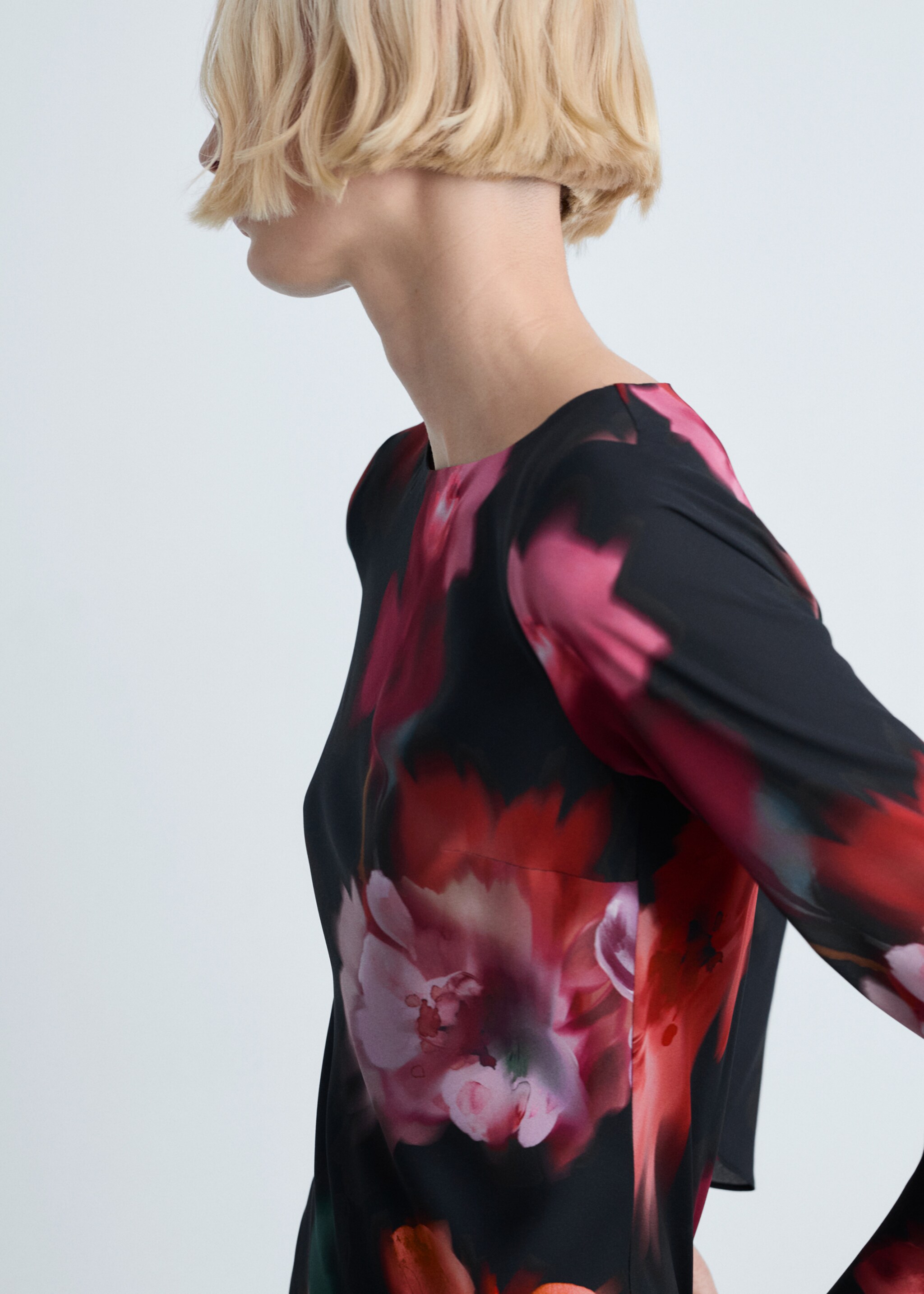 Vestido midi estampado floral - Detalle del artículo 1, Negro. Ref: 87054094-00.