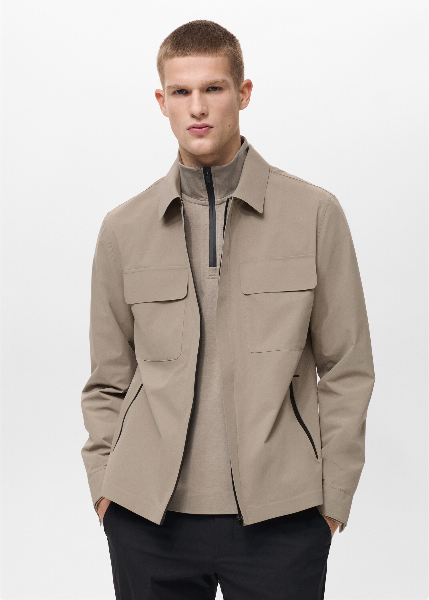 Water-repellent jacket with pockets - Medium plane