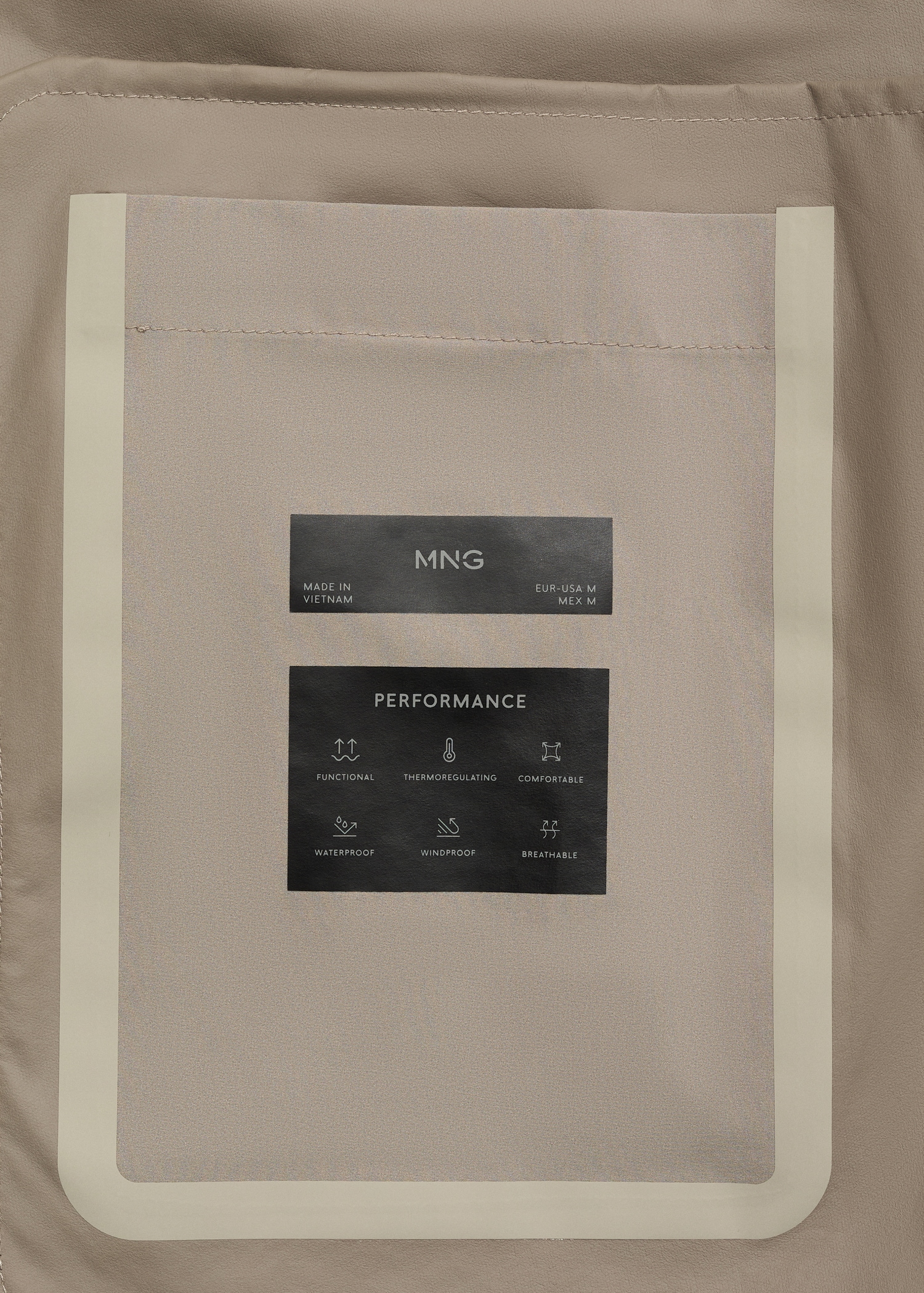 Water-repellent jacket with pockets - Details of the article 0