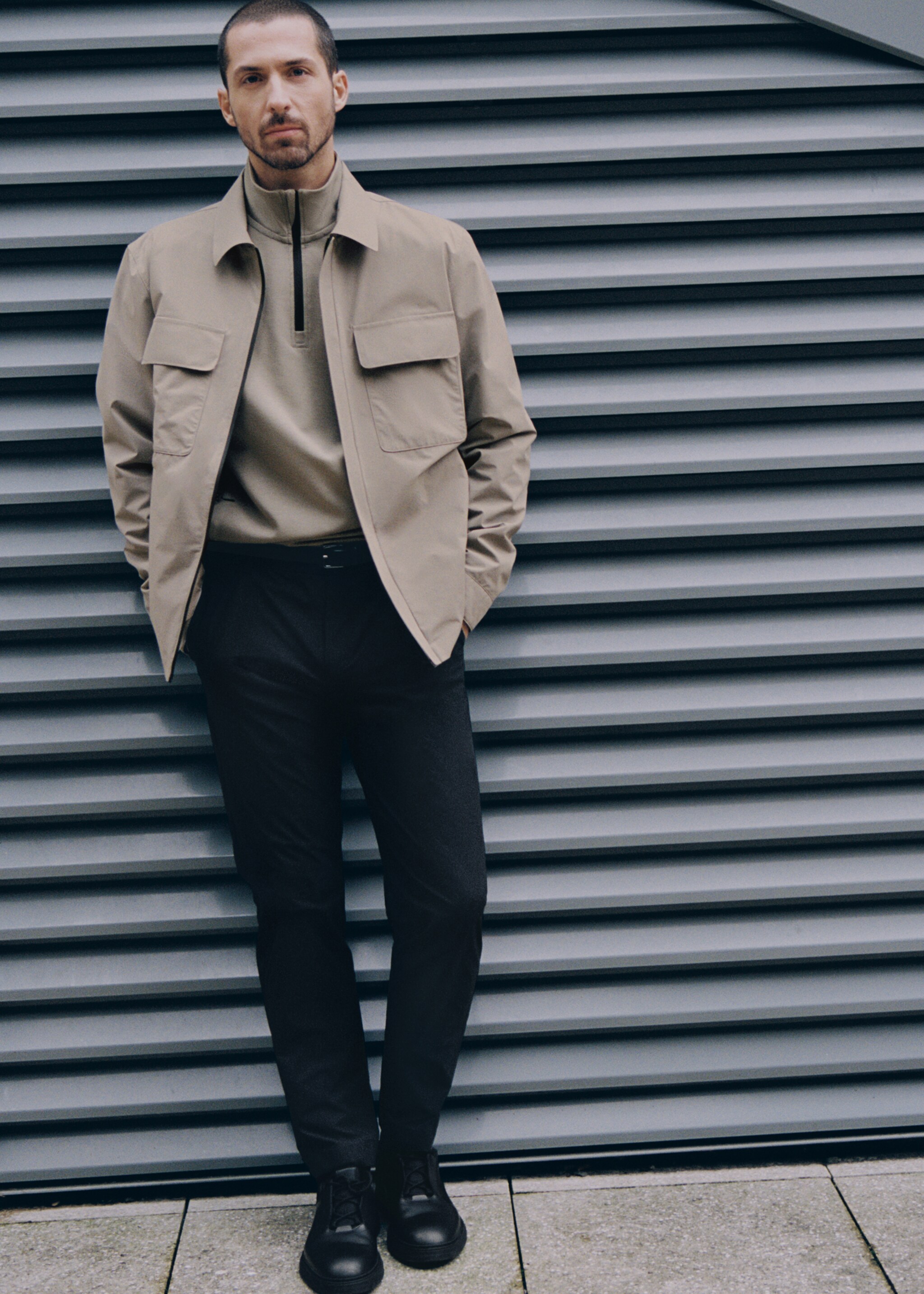 Water-repellent jacket with pockets - Details of the article 5, Medium Brown. Ref: 87054389-00.