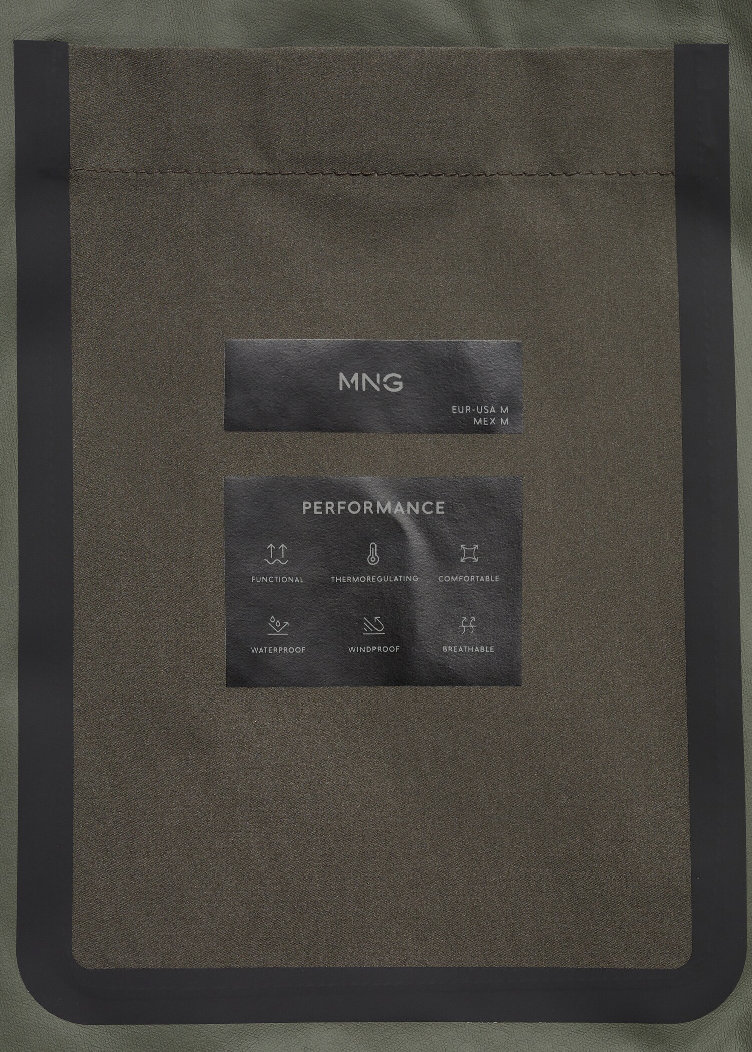 Water-repellent jacket with pockets - Details of the article 0