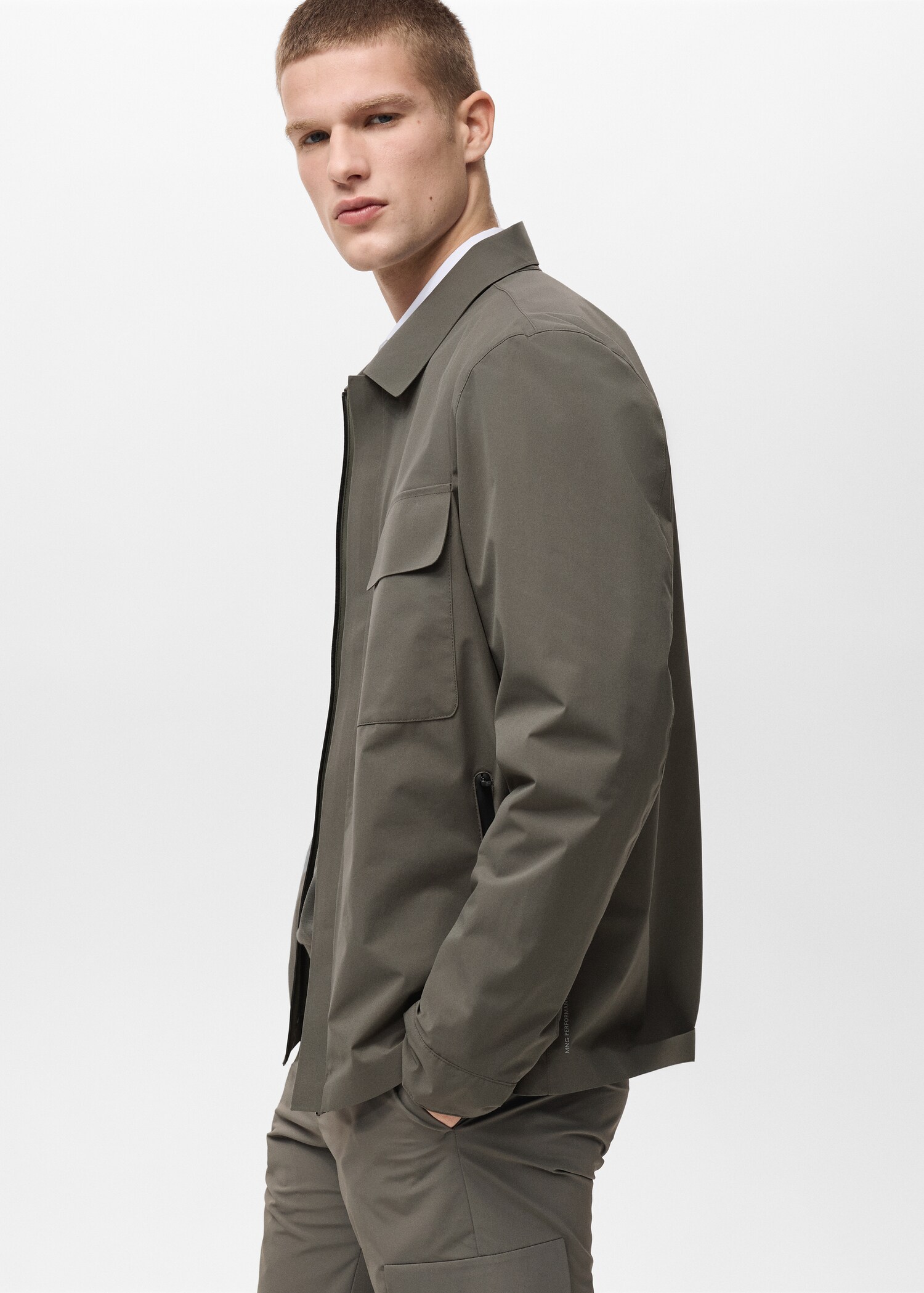 Water-repellent jacket with pockets - Details of the article 2