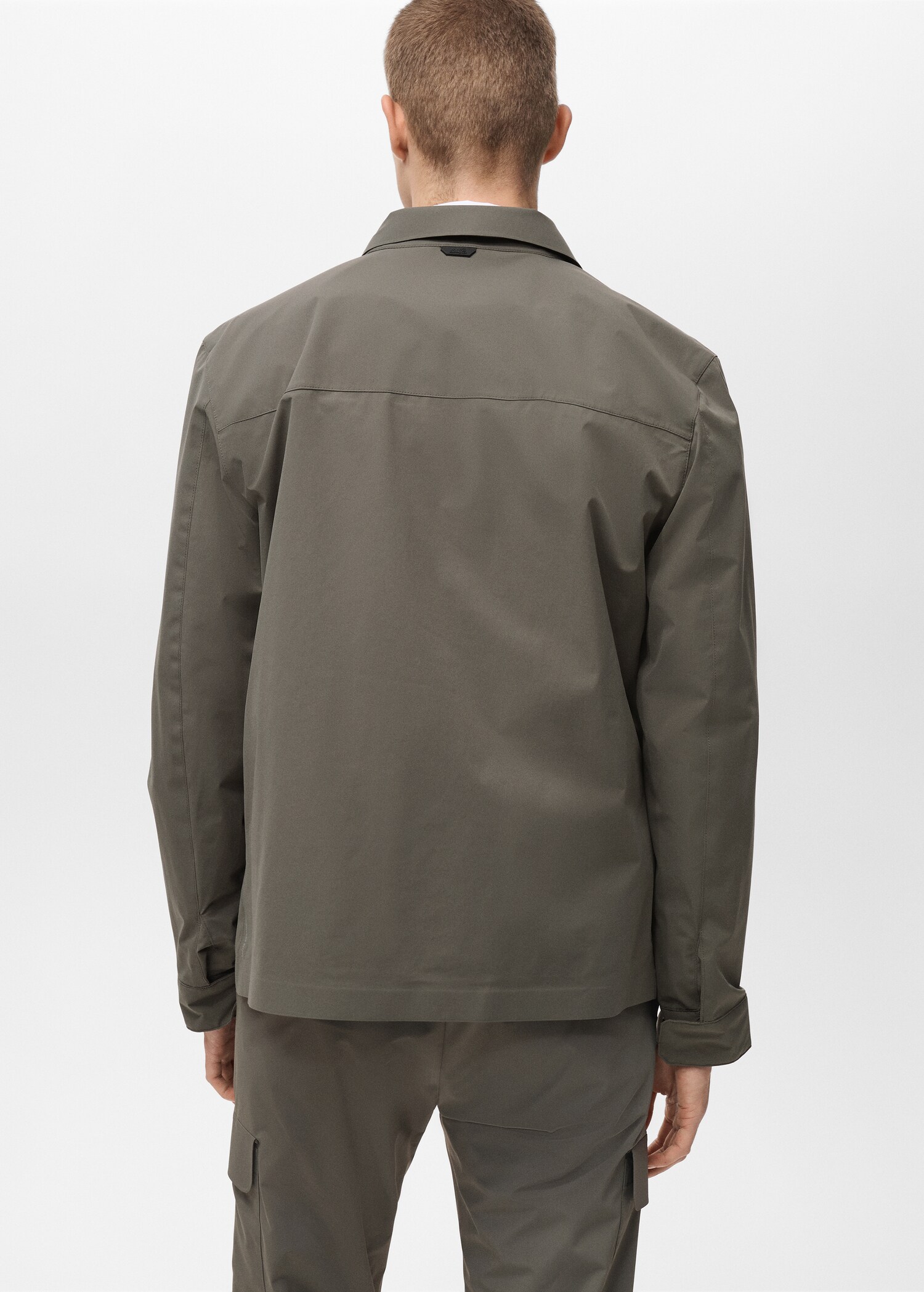 Water-repellent jacket with pockets - Reverse of the article