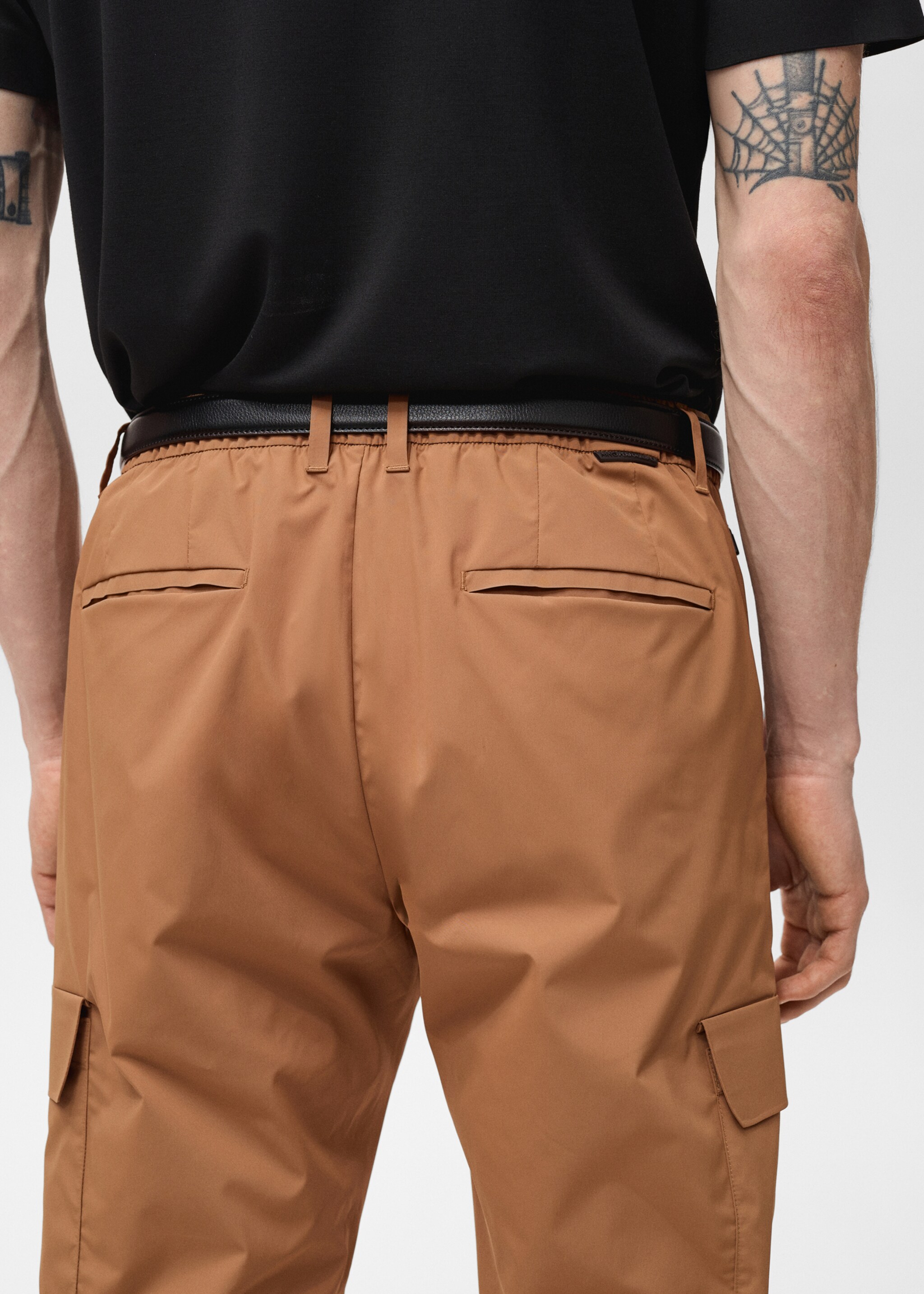 Thermoregulating comfort stretch cargo trousers - Details of the article 6, Tobacco Brown. Ref: 87054390-00.