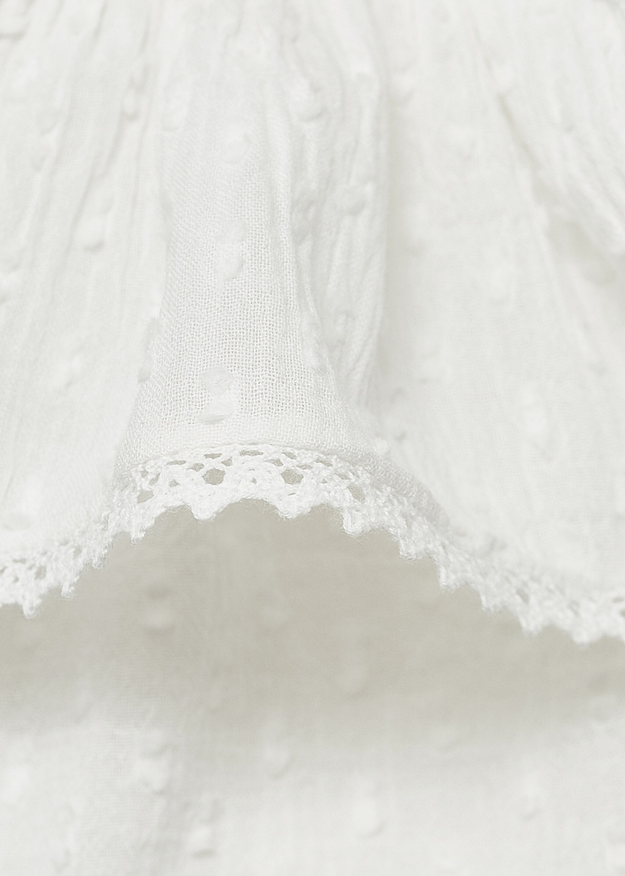 Bluse mit Rüschenkragen - Detail des Artikels 0, Cremeweiß. Ref: 87054408-00.