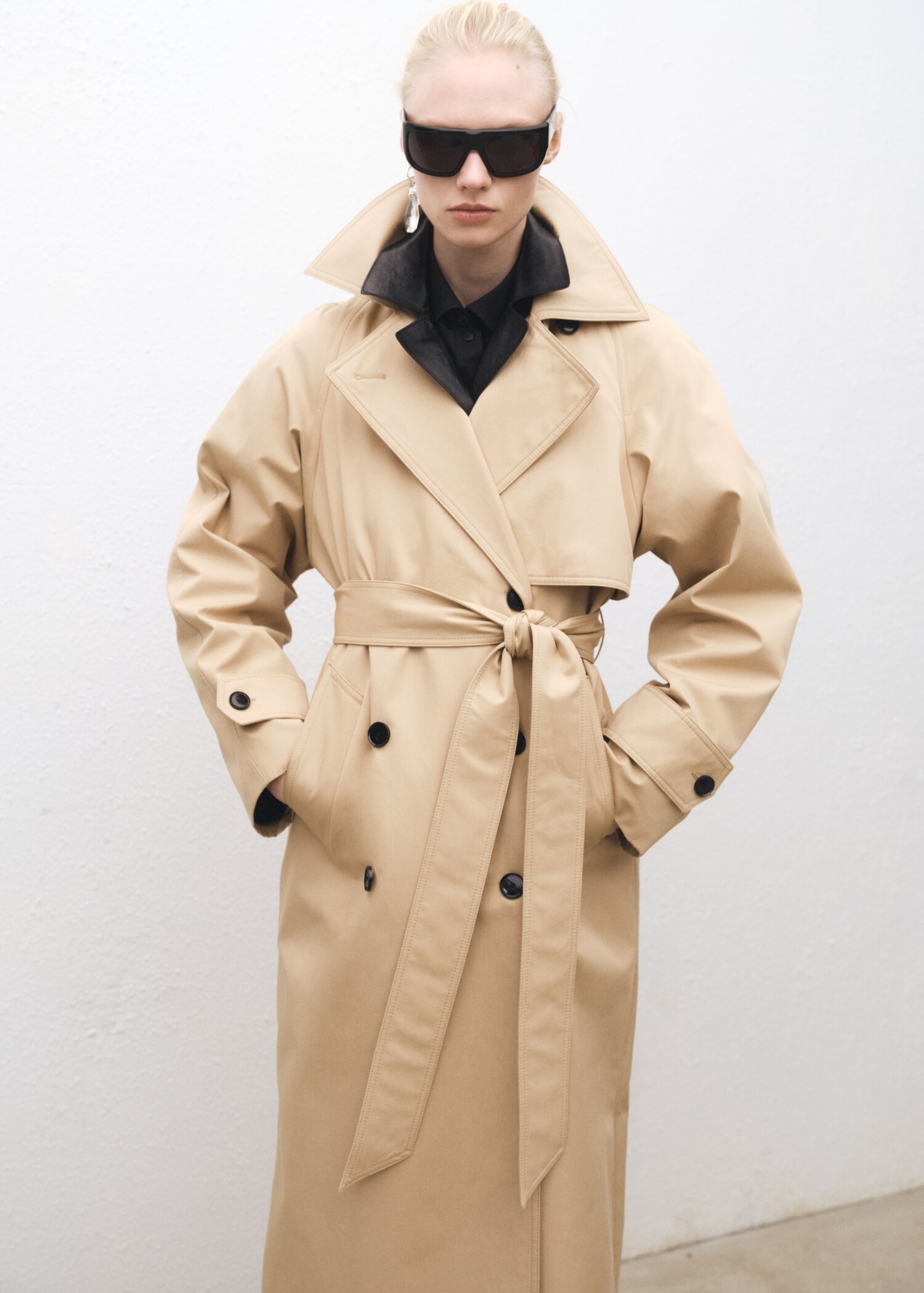 Langer Oversized-Trenchcoat aus Baumwolle - Mittlere Ansicht