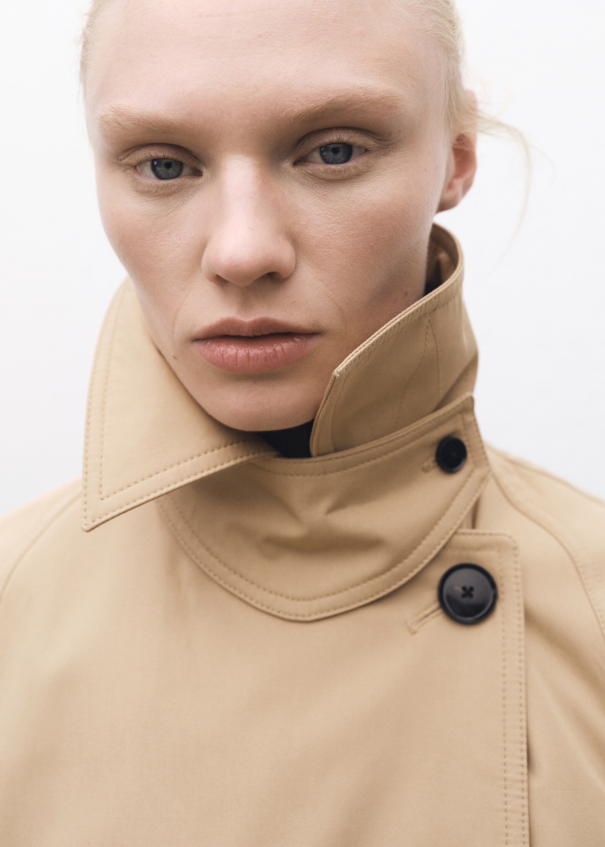 Langer Oversized-Trenchcoat aus Baumwolle - Detail des Artikels 1, Beige. Ref: 87054424-00.