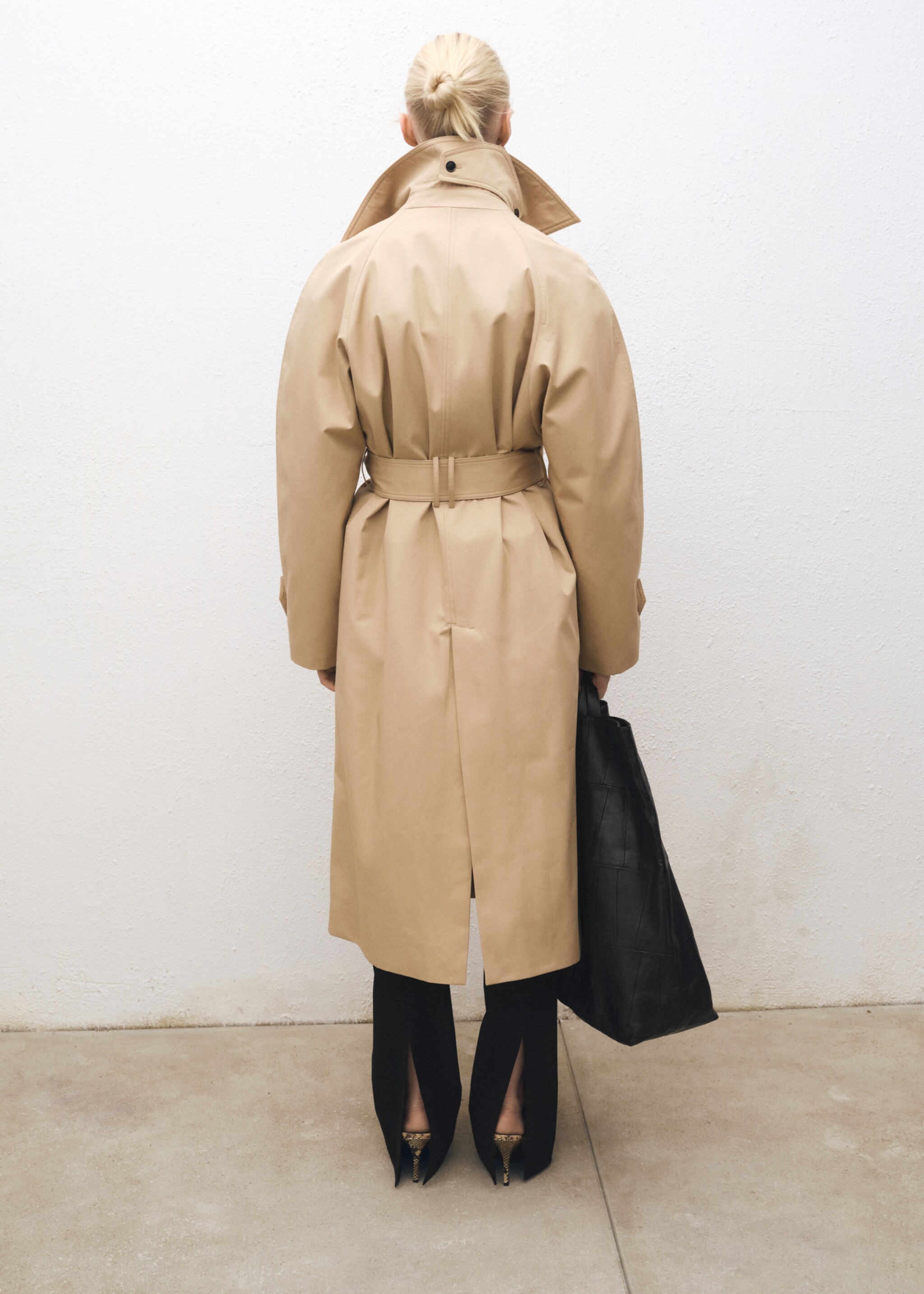 Langer Oversized-Trenchcoat aus Baumwolle - Rückseite des Artikels, Beige. Ref: 87054424-00.
