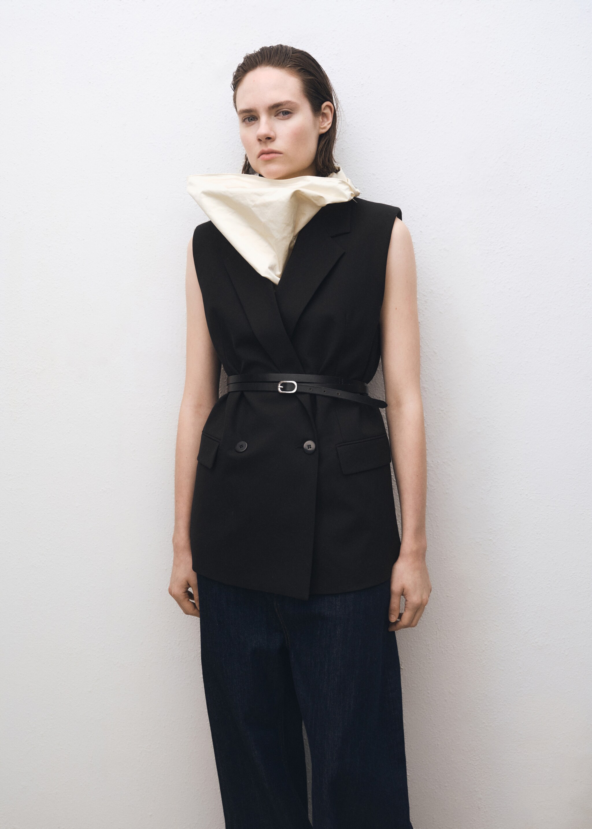 Wool-blend waistcoat with lapels - Medium plane, Black. Ref: 87054426-00.