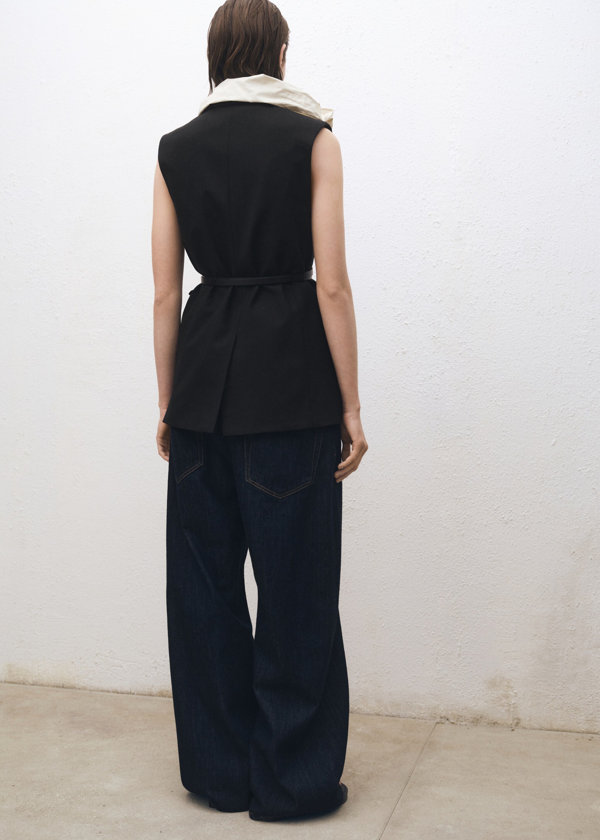Wool-blend waistcoat with lapels - Reverse of the article, Black. Ref: 87054426-00.