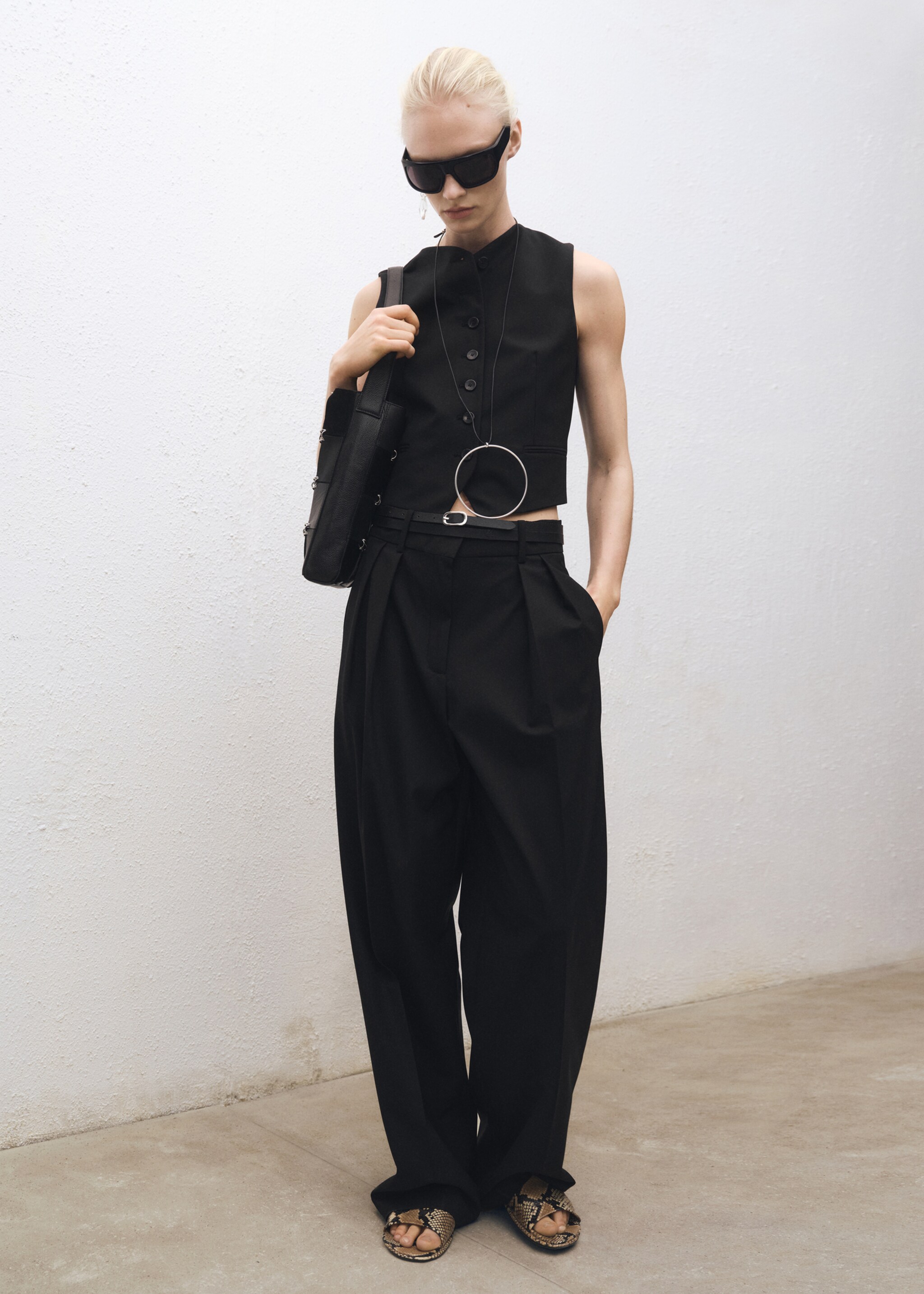 Wool-blend suit waistcoat - Details of the article 2, Black. Ref: 87054427-00.