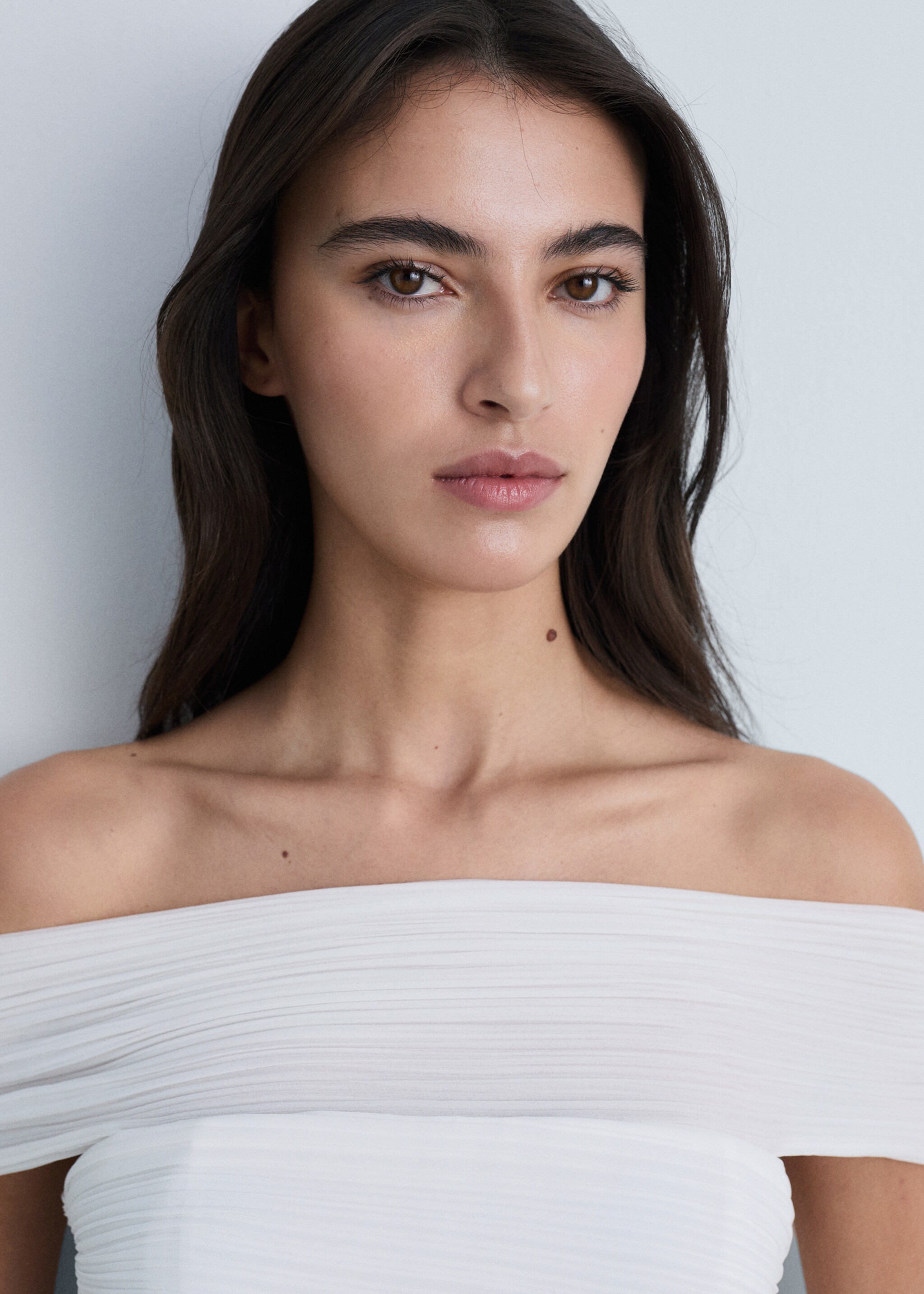 Schulterfreies Plisséekleid - Detail des Artikels 1, Weiß. Ref: 87054777-00.